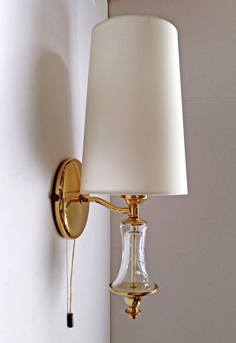Pair of French Vintage Glass and Brass Wall Lights Sconces, 1970s In Good Condition For Sale In Berlin, DE