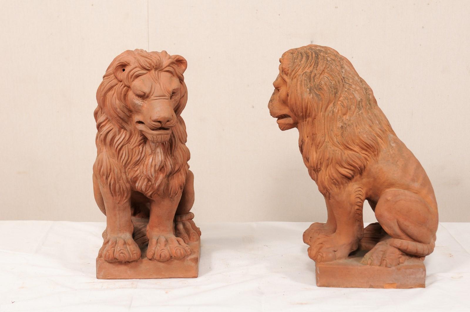 Paar französische Terrakotta-Statuen mit knurrendem Löwen im Zustand „Gut“ im Angebot in Atlanta, GA