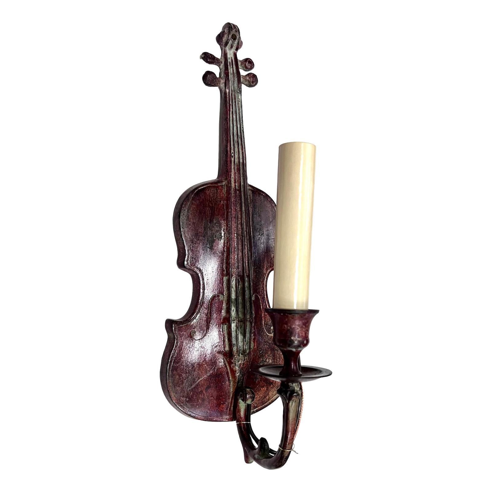 Pair of French Violin Sconces In Good Condition For Sale In New York, NY