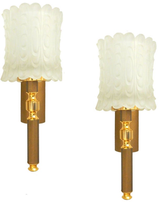 Art Deco French Pair of polished Brass and thick frosted Glass Shades Sconces, Wall Lights made in France in the 1950.
Maximum wattage: 60 watts.
Original thick frozen glass shades.
Also available with 2 arms: Stock TB # F130
Please take a look of