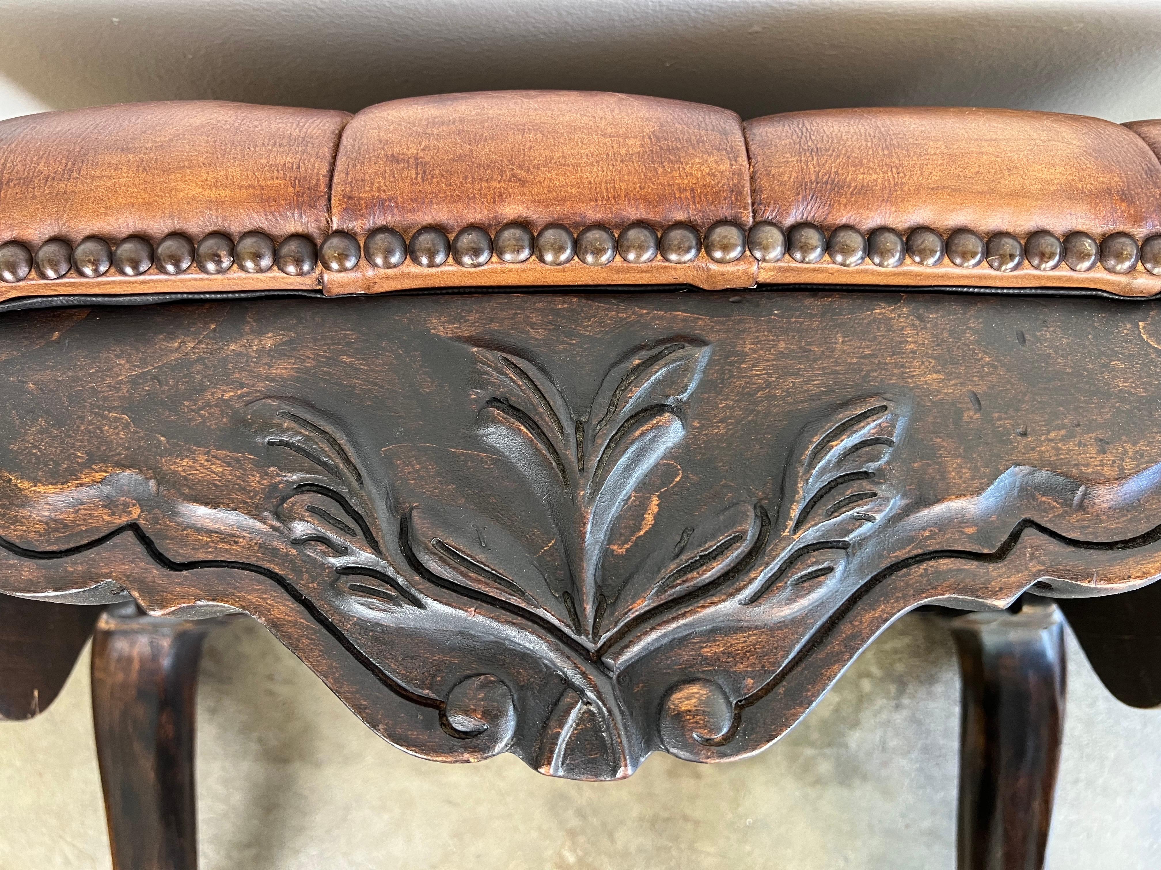 Coppia di panche francesi in noce con rivestimento in pelle in vendita 4
