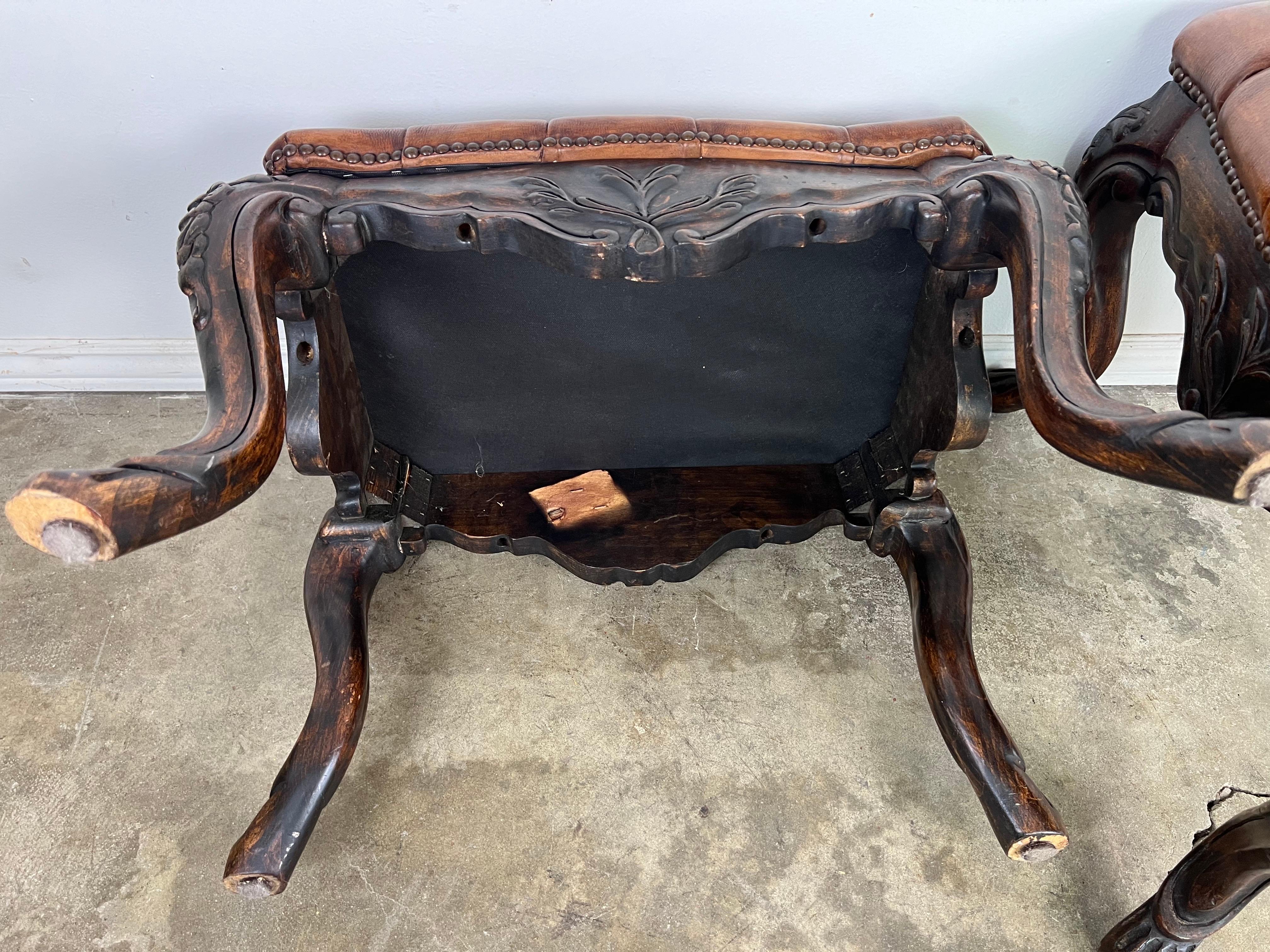 Coppia di panche francesi in noce con rivestimento in pelle in vendita 6