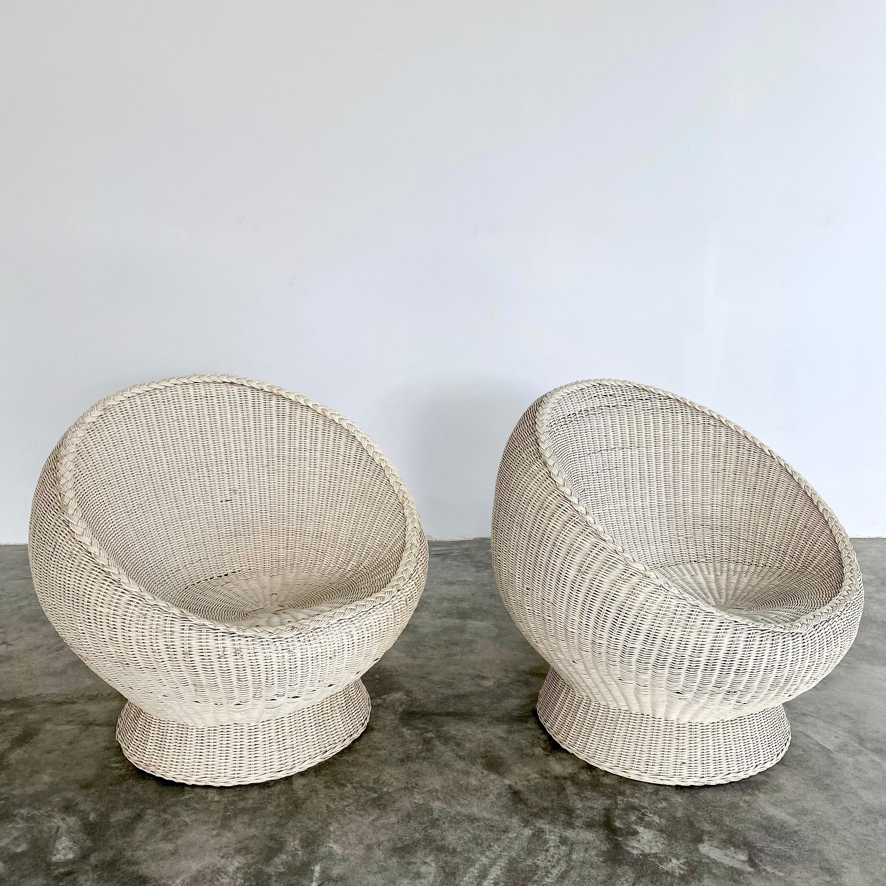 Pair of French Wicker Pod Chairs In Good Condition For Sale In Los Angeles, CA