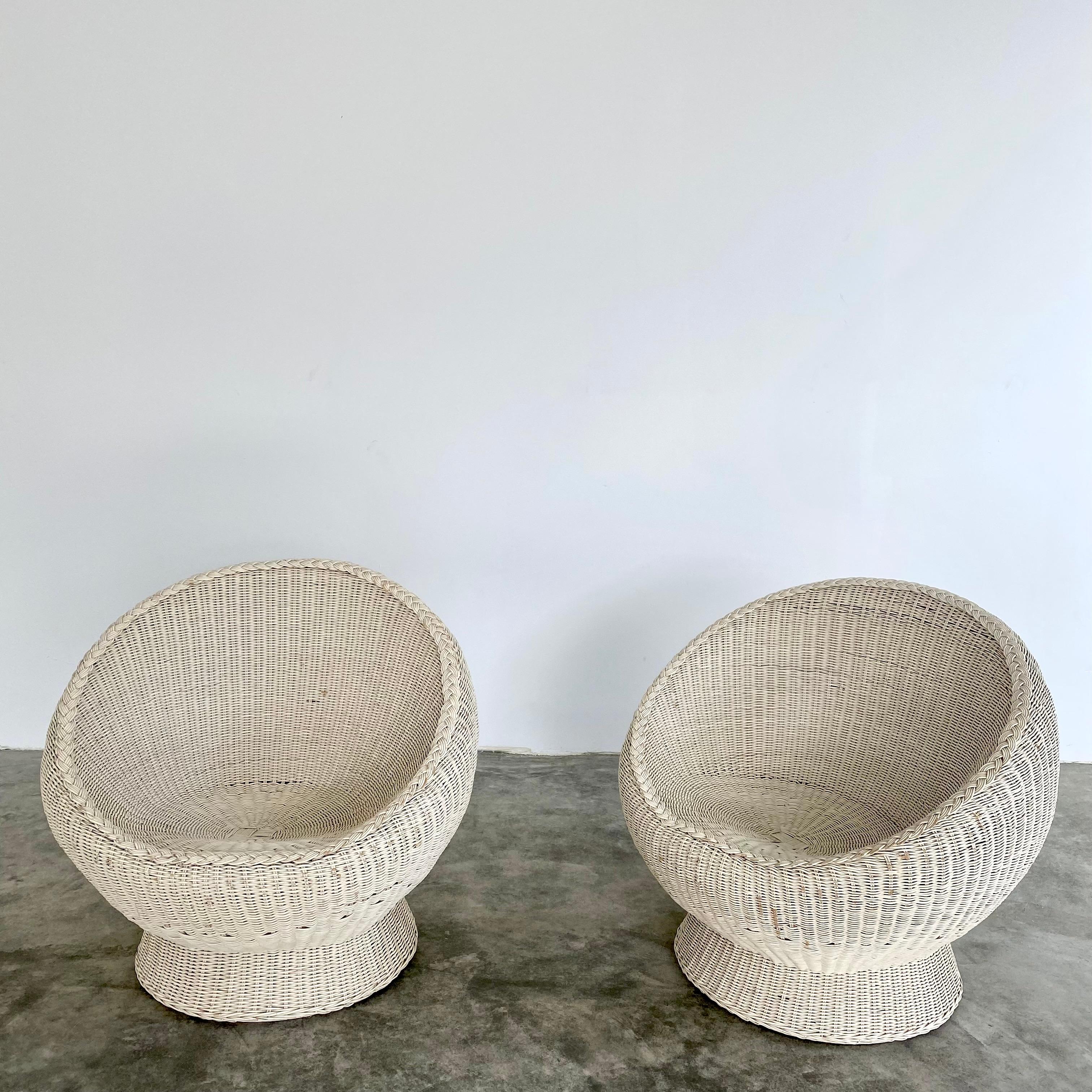 Mid-20th Century Pair of French Wicker Pod Chairs For Sale