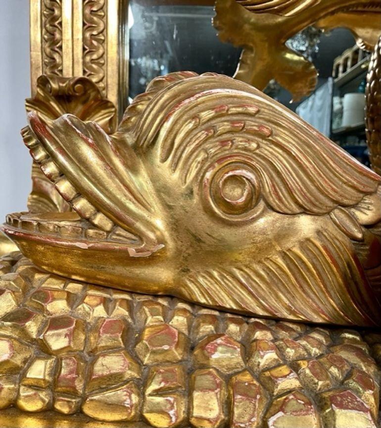 Paar französische geschnitzte Delphin-Konsolentische aus Holz, Pfeilertische, vergoldetes Holz im Angebot 5