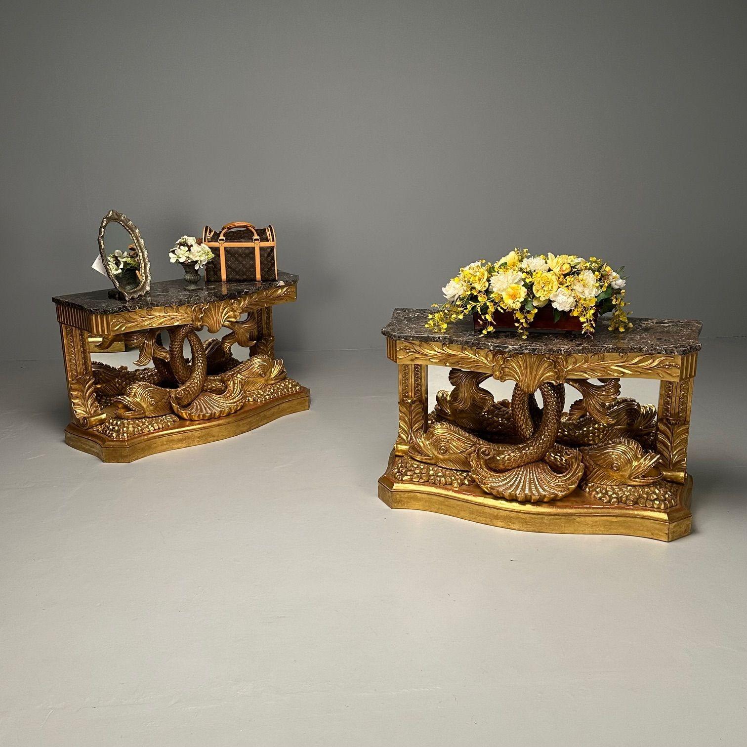 Paar französische geschnitzte Delphin-Konsolentische aus Holz, Pfeilertische, vergoldetes Holz (George III.) im Angebot