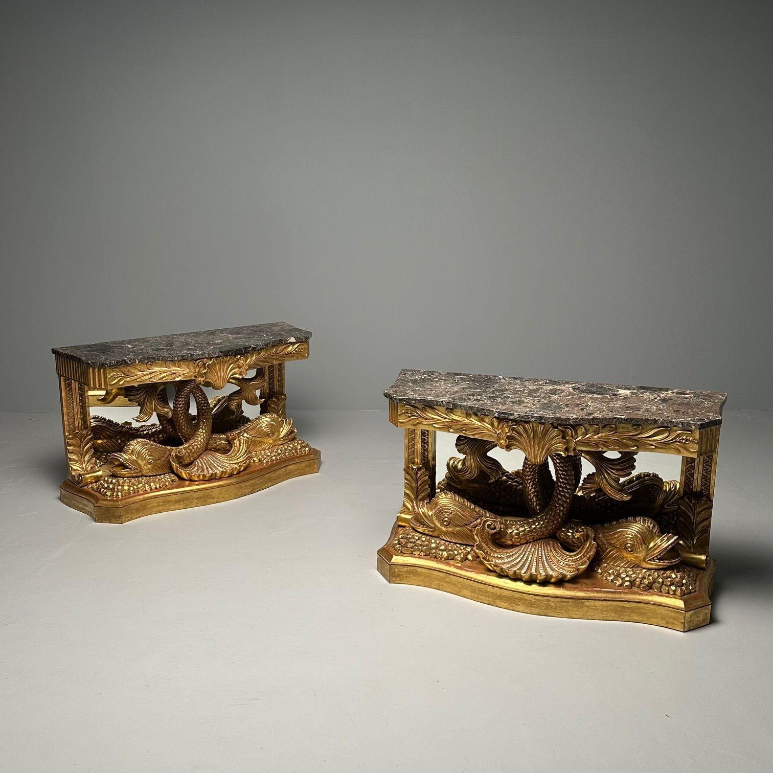 Paar französische geschnitzte Delphin-Konsolentische aus Holz, Pfeilertische, vergoldetes Holz (Französisch) im Angebot