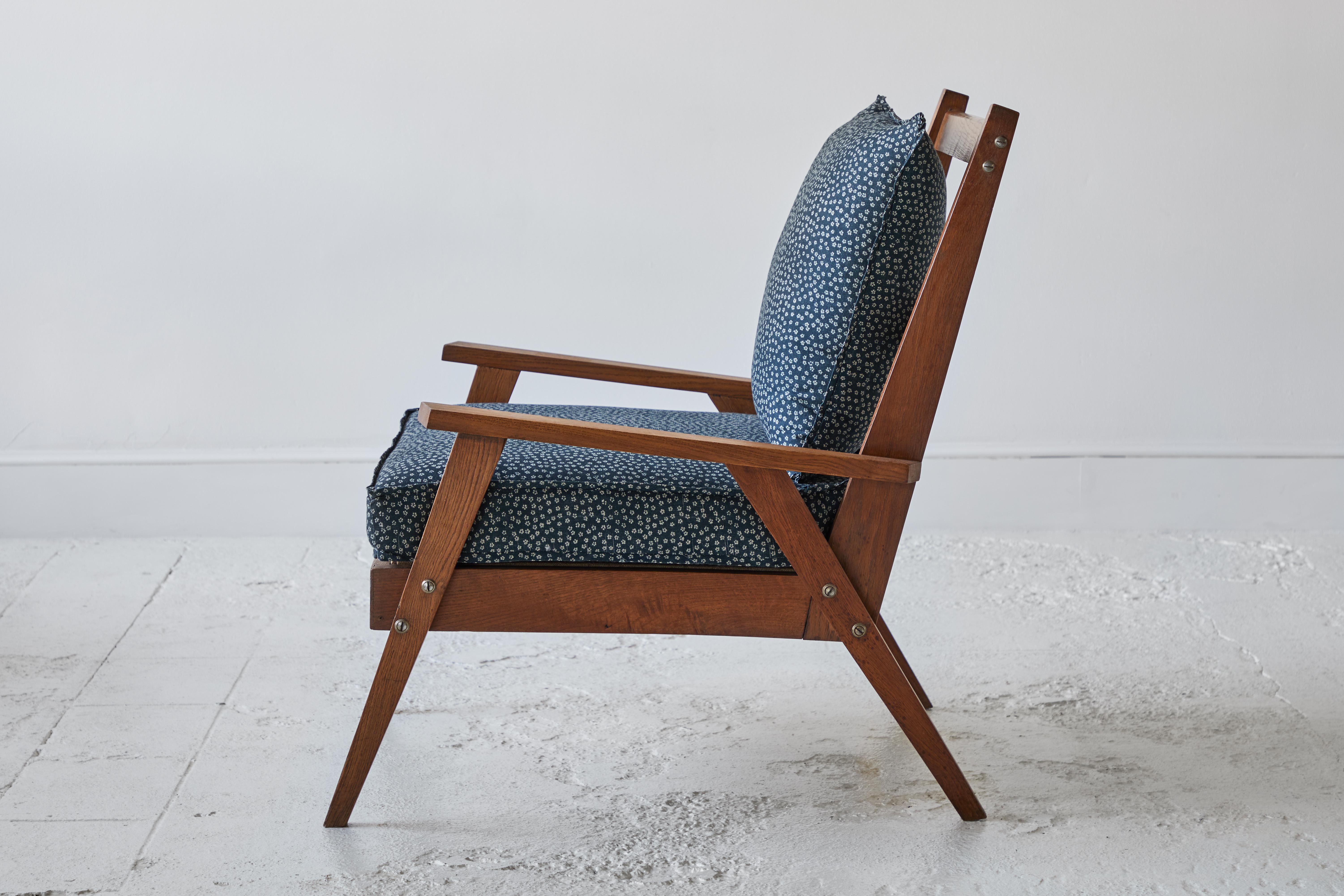 Paire de chaises françaises à cadre en bois:: tapissées de tissu floral Robert Kime 6