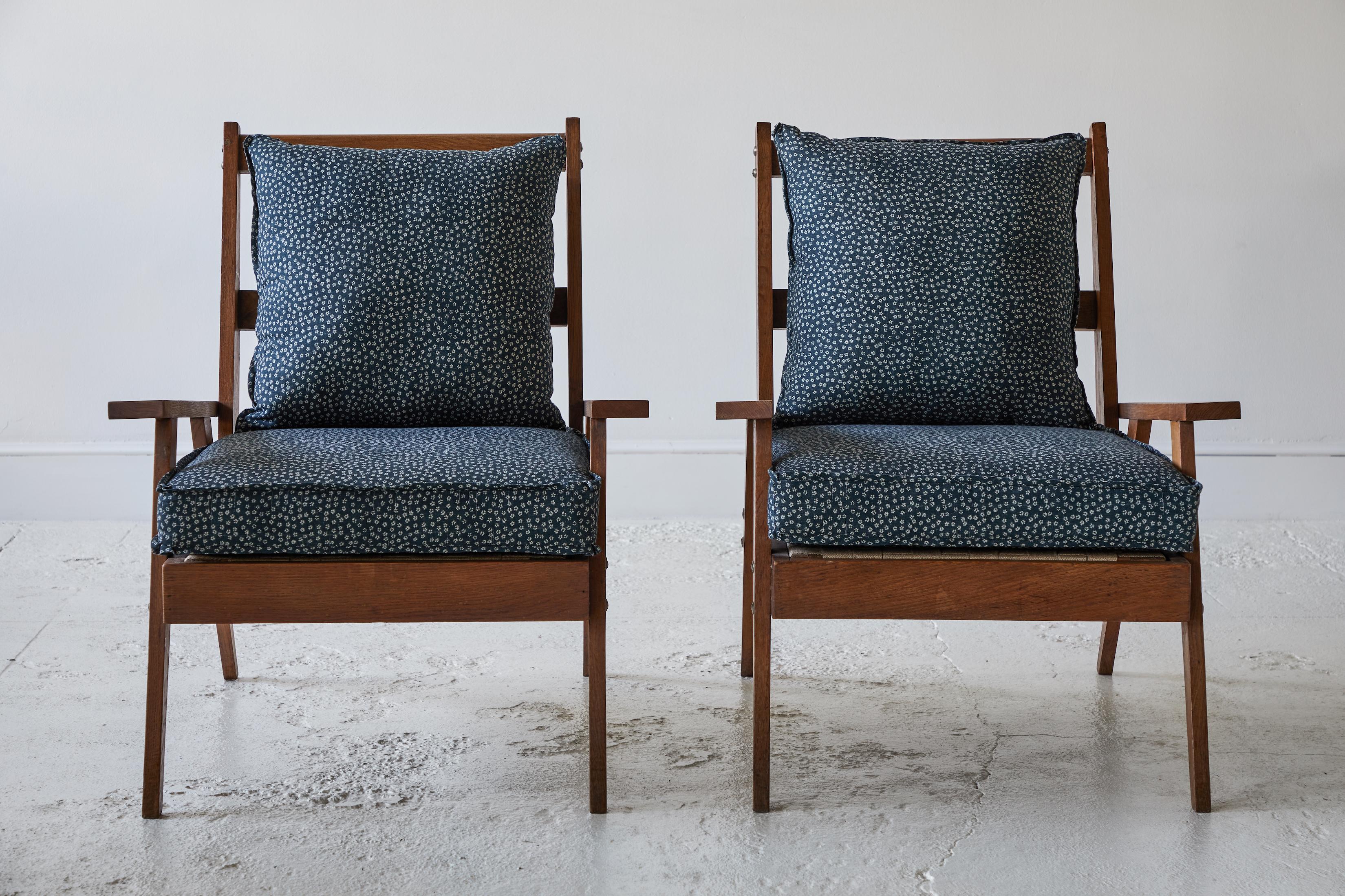 Paire de chaises françaises à cadre en bois:: tapissées de tissu floral Robert Kime 2