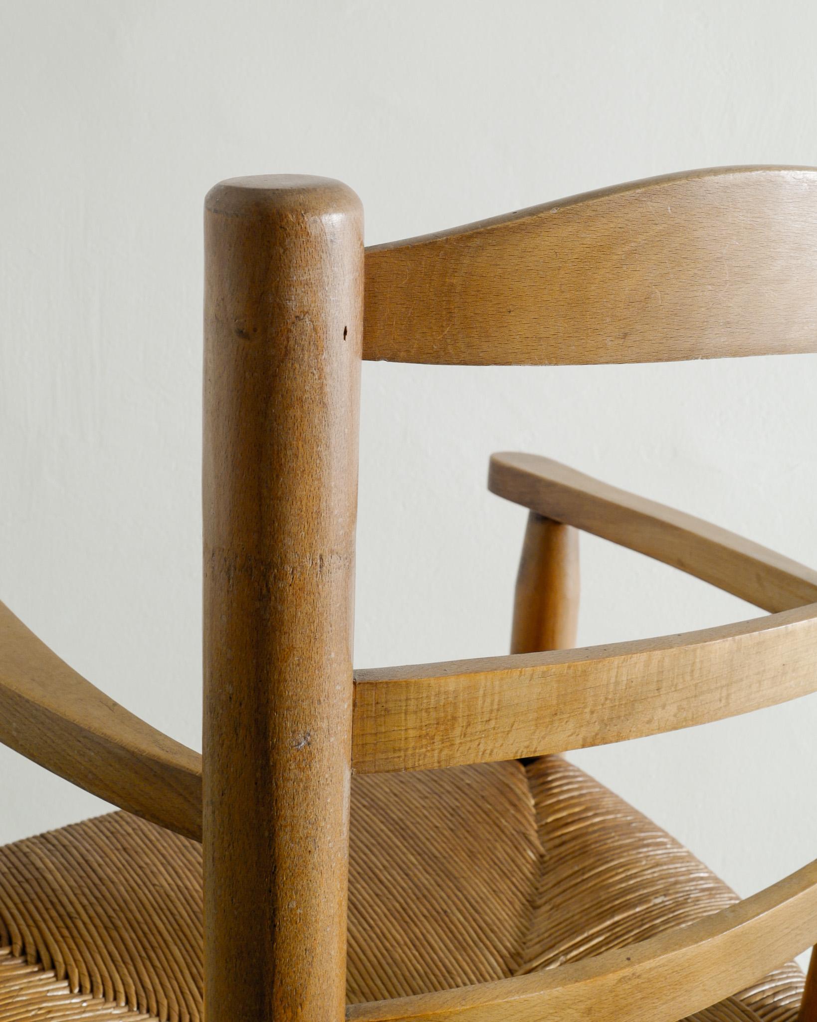 Paire de fauteuils d'appoint en bois français du milieu du siècle en orme et rotin paille, années 1950 en vente 3