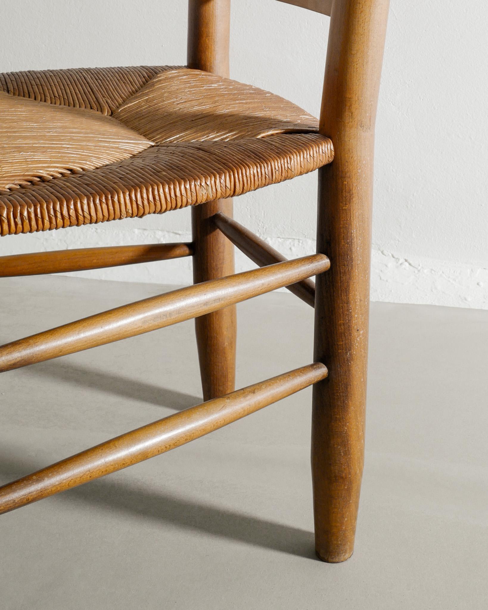 Paille Paire de fauteuils d'appoint en bois français du milieu du siècle en orme et rotin paille, années 1950 en vente