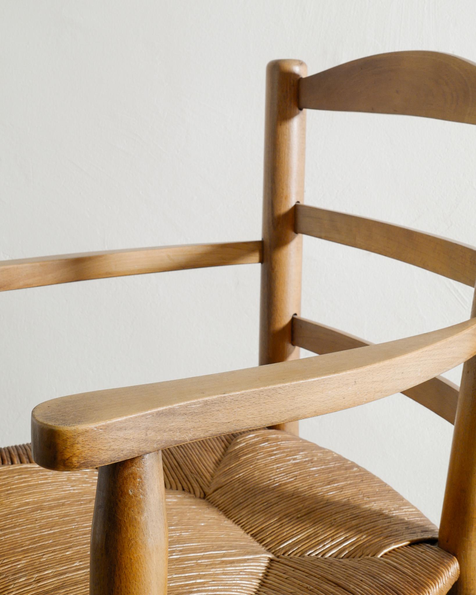 Paire de fauteuils d'appoint en bois français du milieu du siècle en orme et rotin paille, années 1950 en vente 2