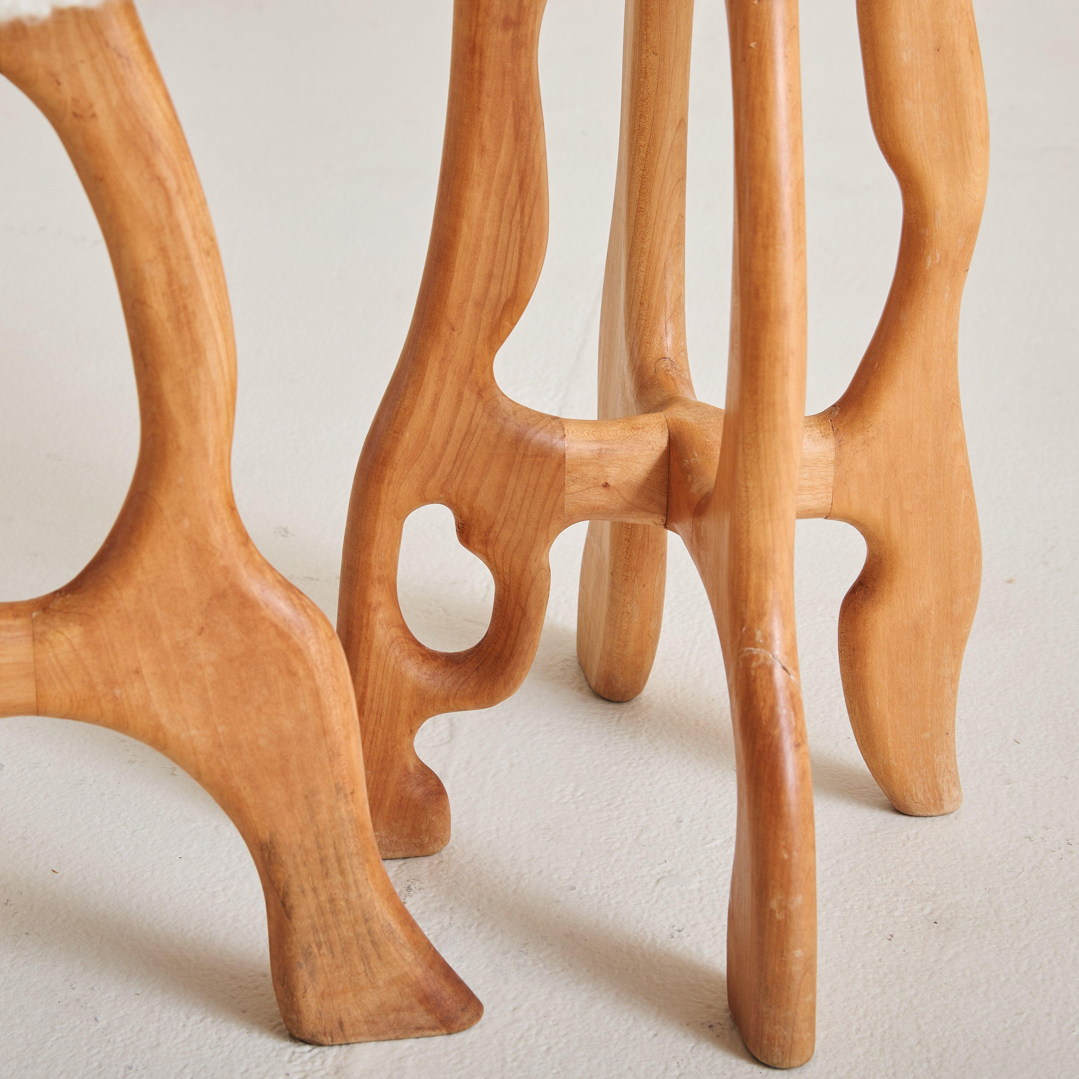 Coppia di sgabelli francesi in legno color crema, anni '60 in vendita 2