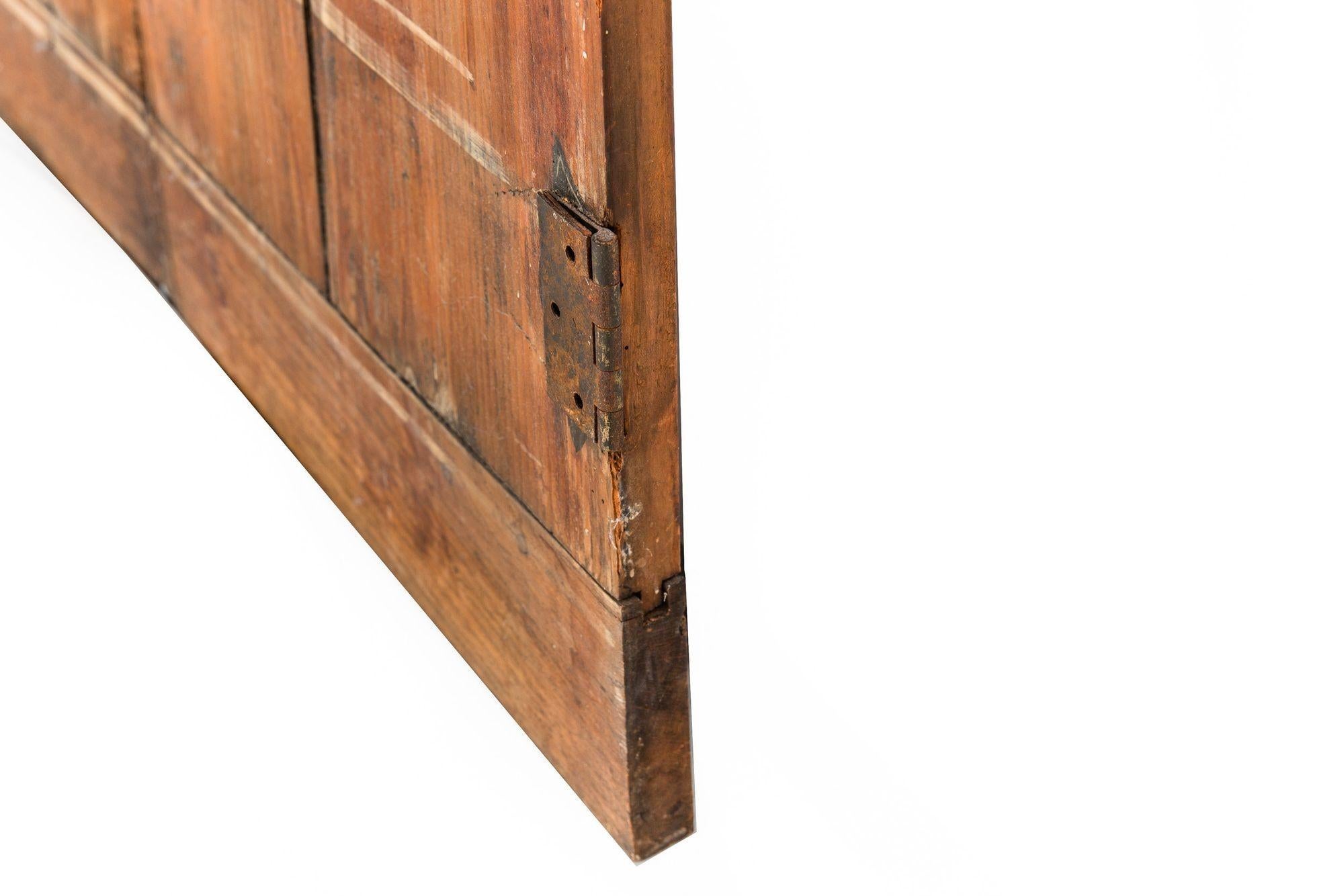Coppia di porte francesi in pino consumato a decoupage e Trompe L'Oeil in vendita 9