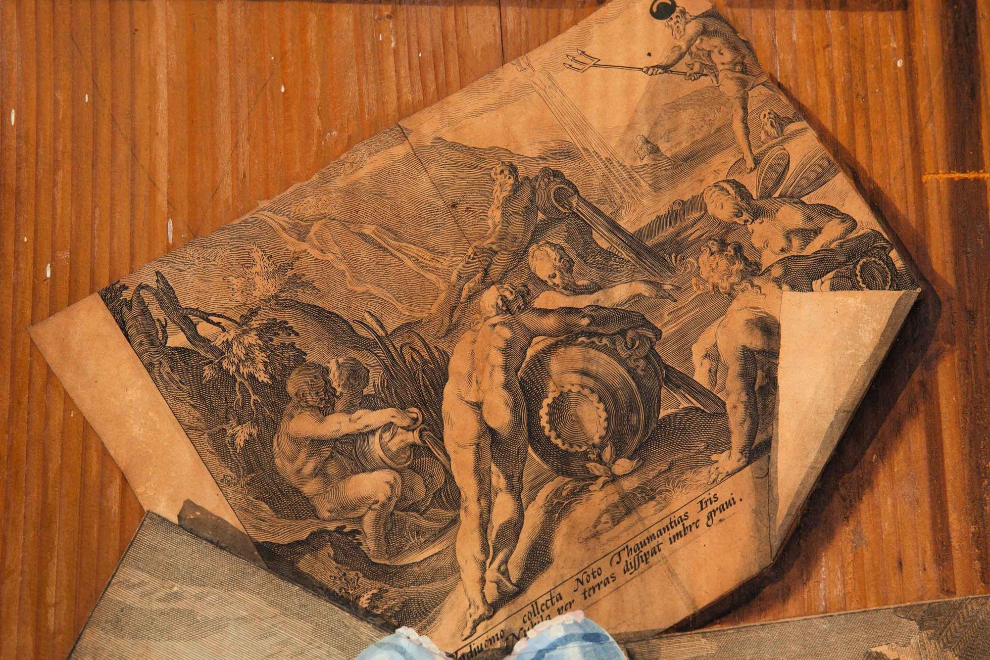 Pino Coppia di porte francesi in pino consumato a decoupage e Trompe L'Oeil in vendita