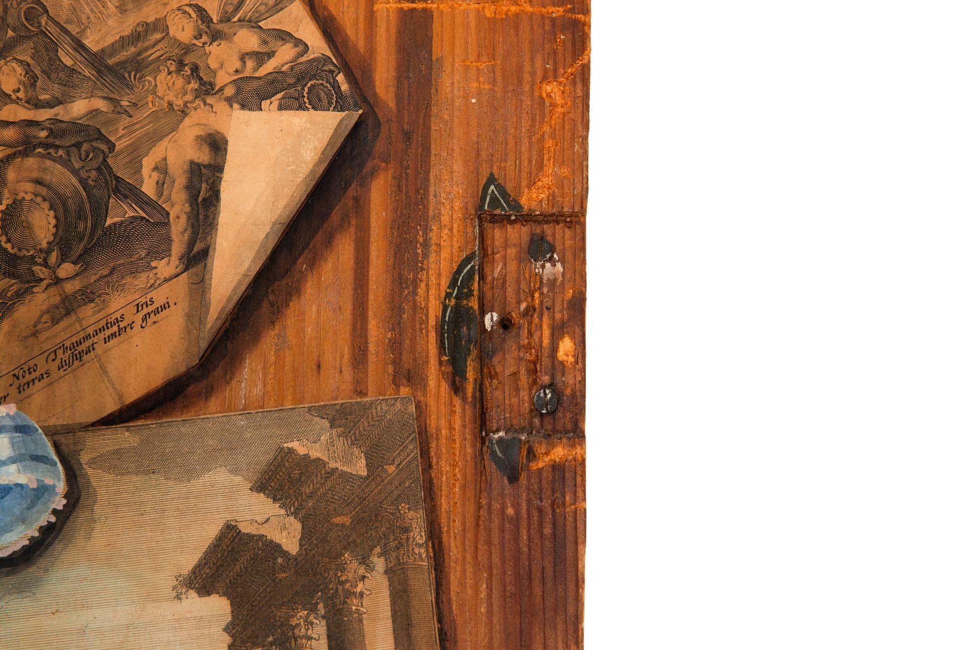 Coppia di porte francesi in pino consumato a decoupage e Trompe L'Oeil in vendita 1
