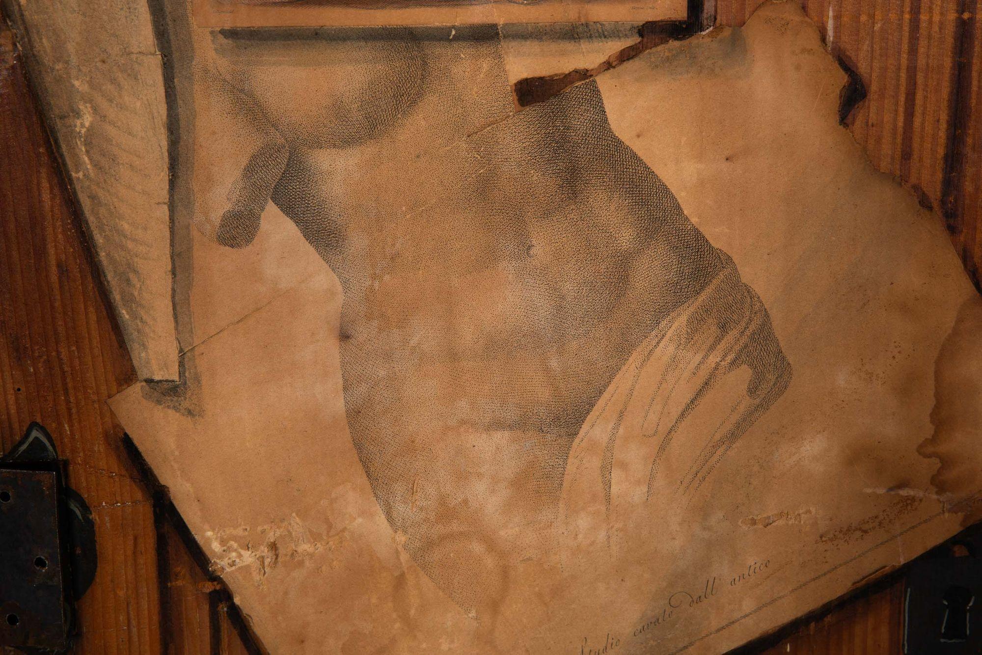 Coppia di porte francesi in pino consumato a decoupage e Trompe L'Oeil in vendita 2
