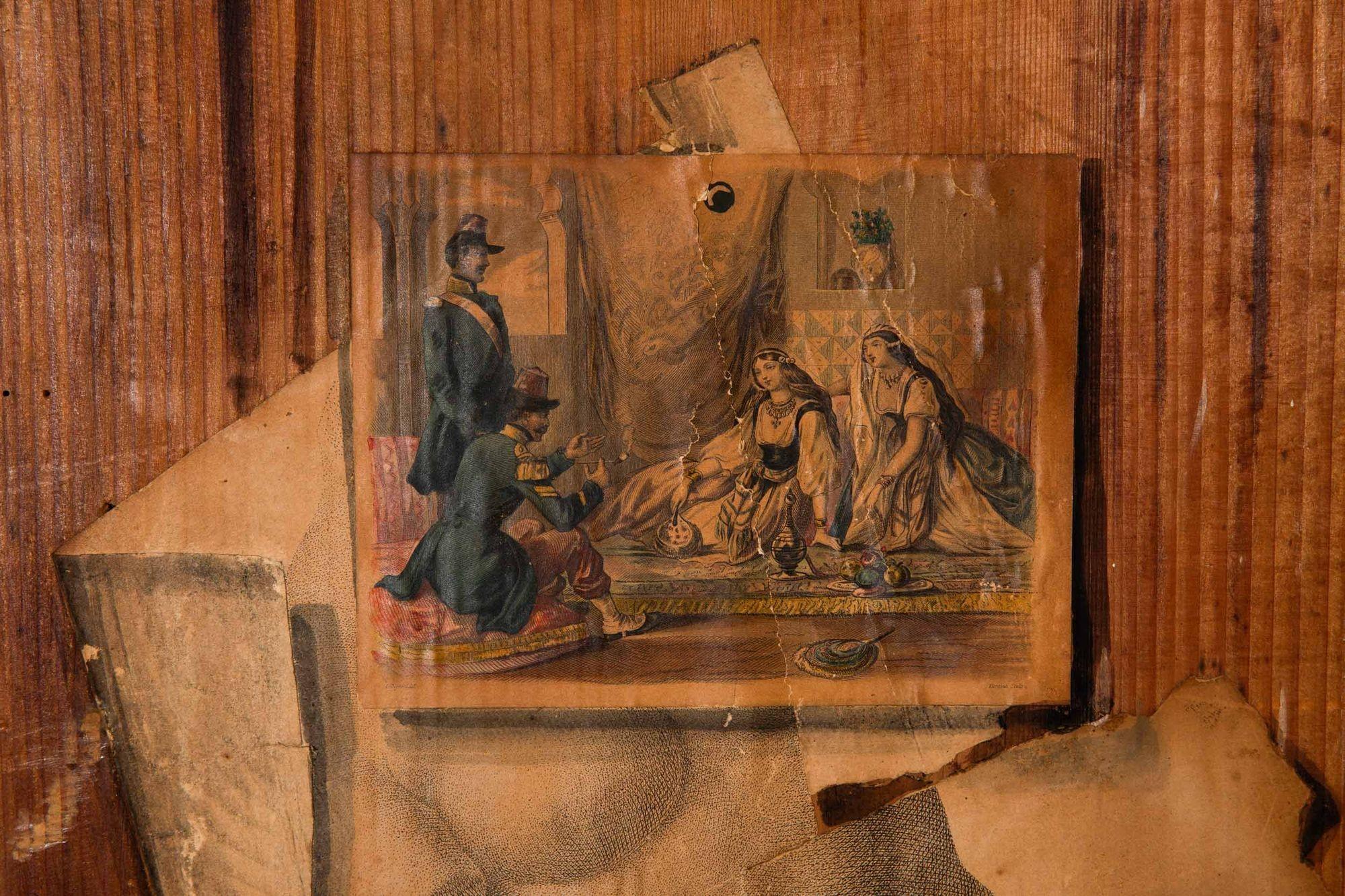 Coppia di porte francesi in pino consumato a decoupage e Trompe L'Oeil in vendita 3