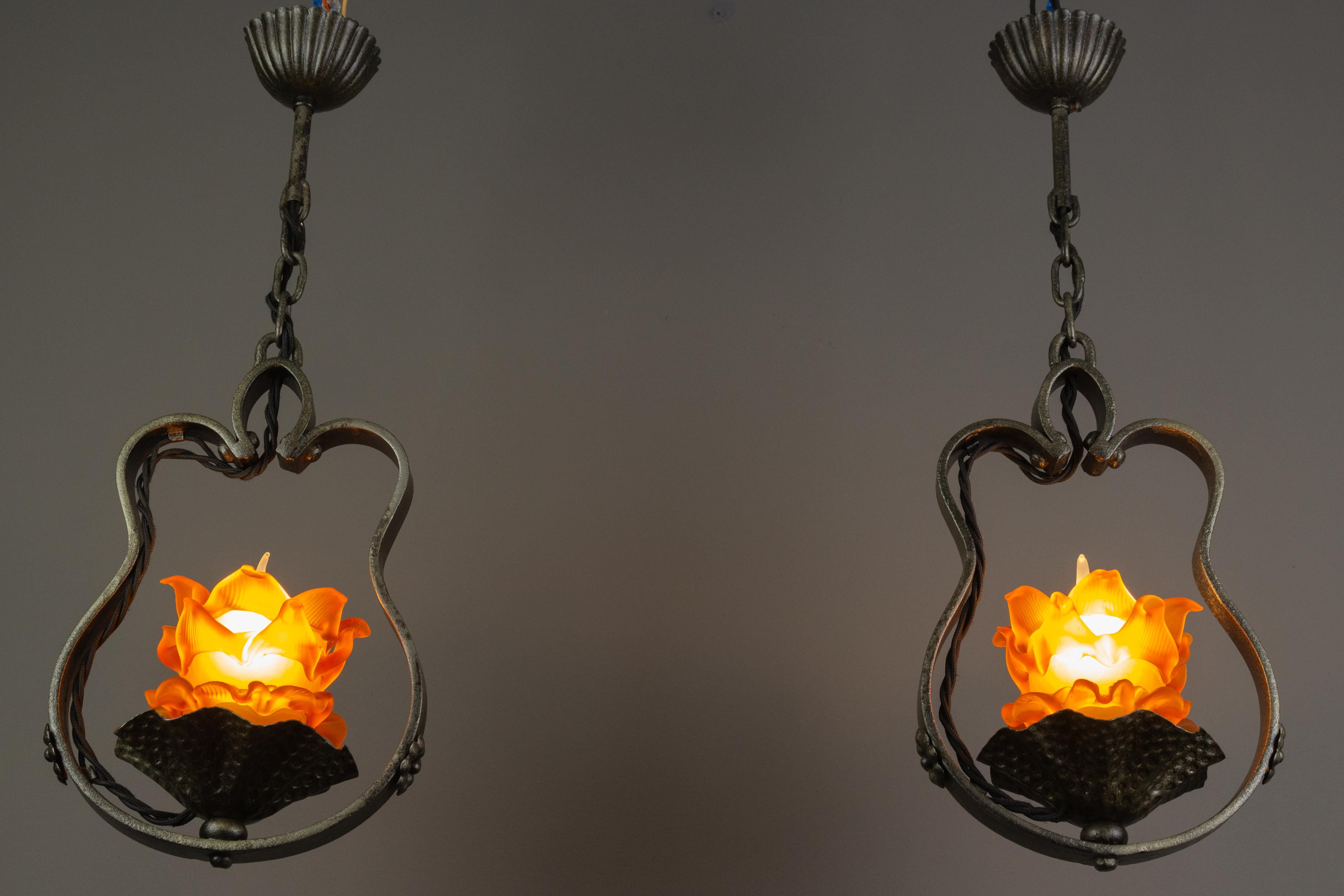 Pair of French Wrought Iron and Orange Glass Flower Shaped Pendant Lights In Good Condition In Barntrup, DE