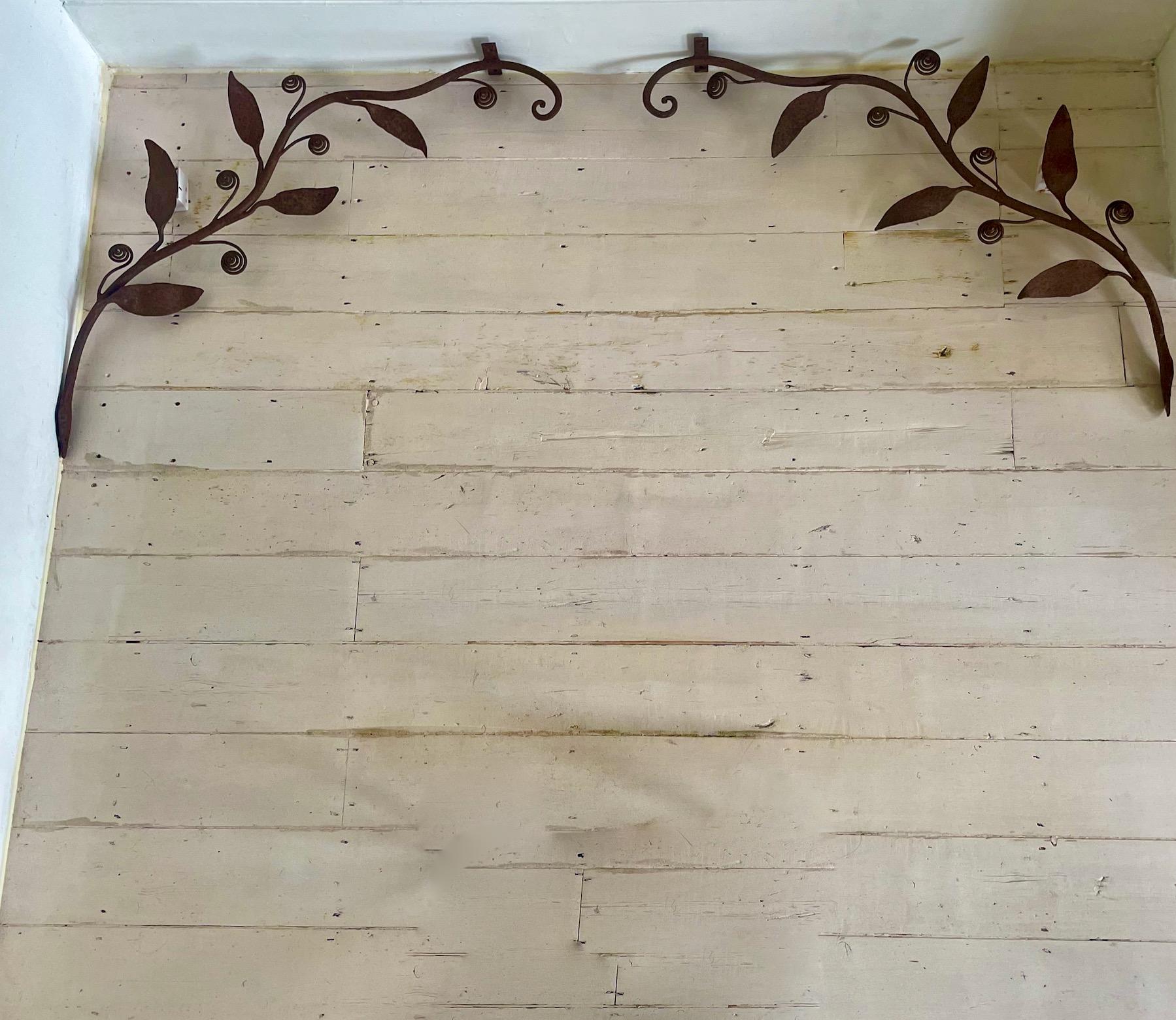 Coppia di elementi architettonici francesi in ferro battuto, portalampade, arco, giardino in vendita 1