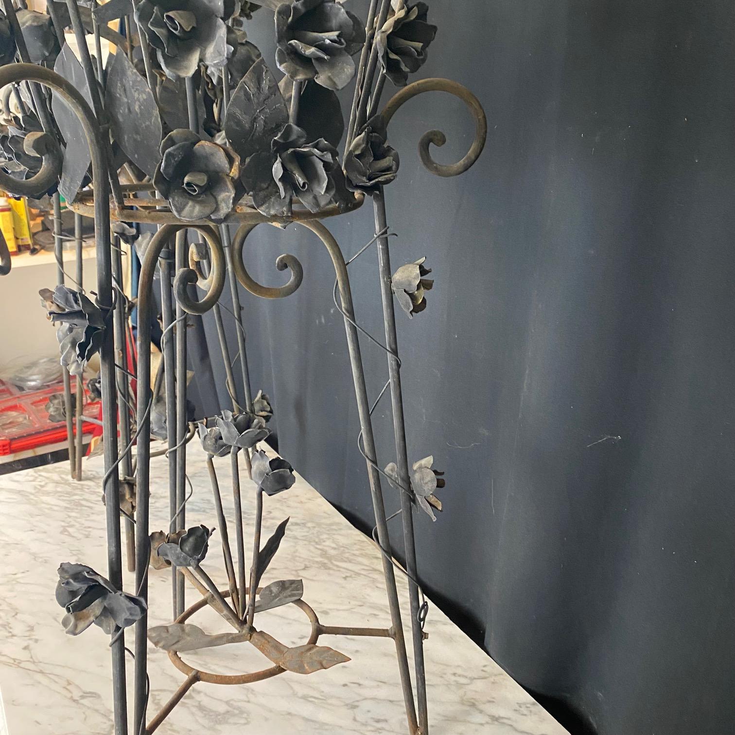 Early 20th Century Pair of French Wrought Iron Jardiniere Plant Stands with Floral Accents For Sale
