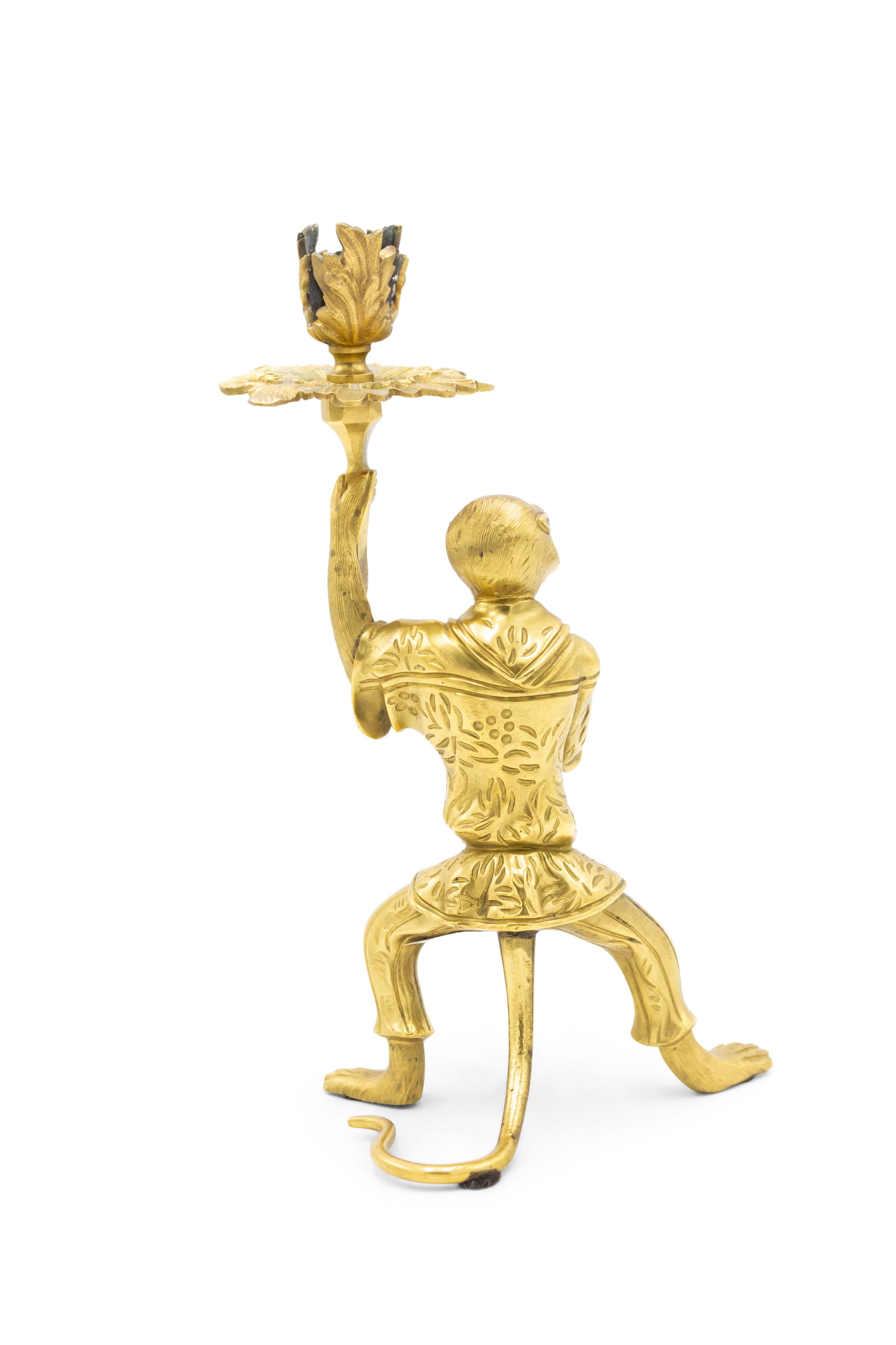 Paar französische XVI-Bronze-Dore-Affen-Kerzenständer, XVI.-Stil (Goldbronze) im Angebot