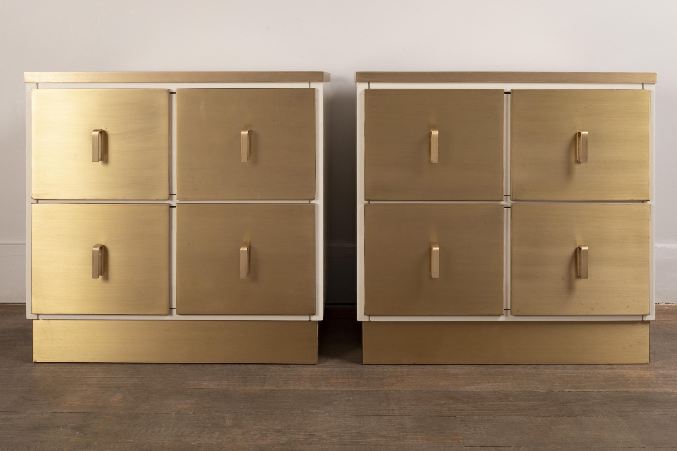 Mid-Century Modern Pair of Frigerio White Lacquered and Brass Nightstands, Italy, 1970s