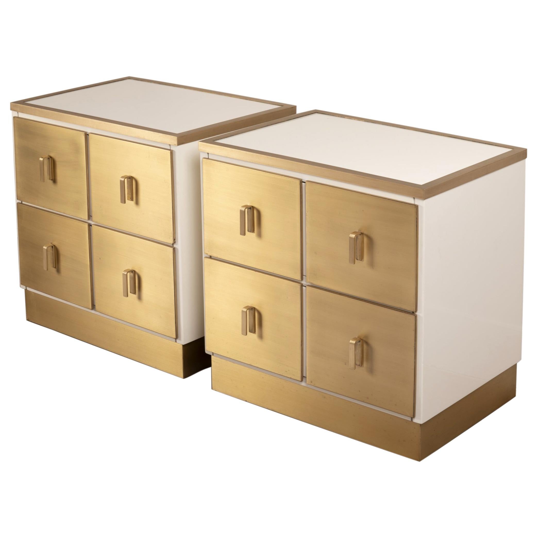 Pair of Frigerio White Lacquered and Brass Nightstands, Italy, 1970s