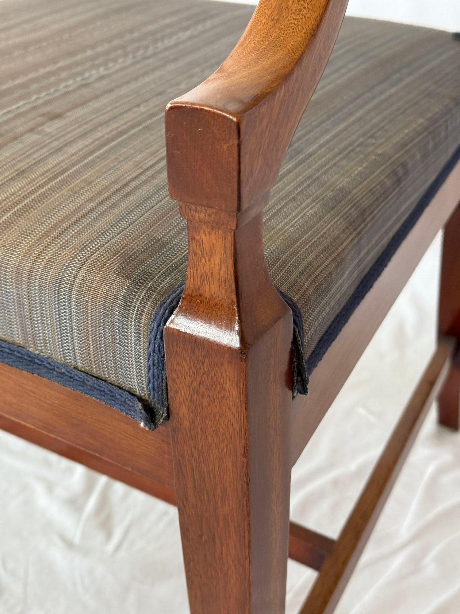 Milieu du XXe siècle Paire de fauteuils Frits Henningsen en vente
