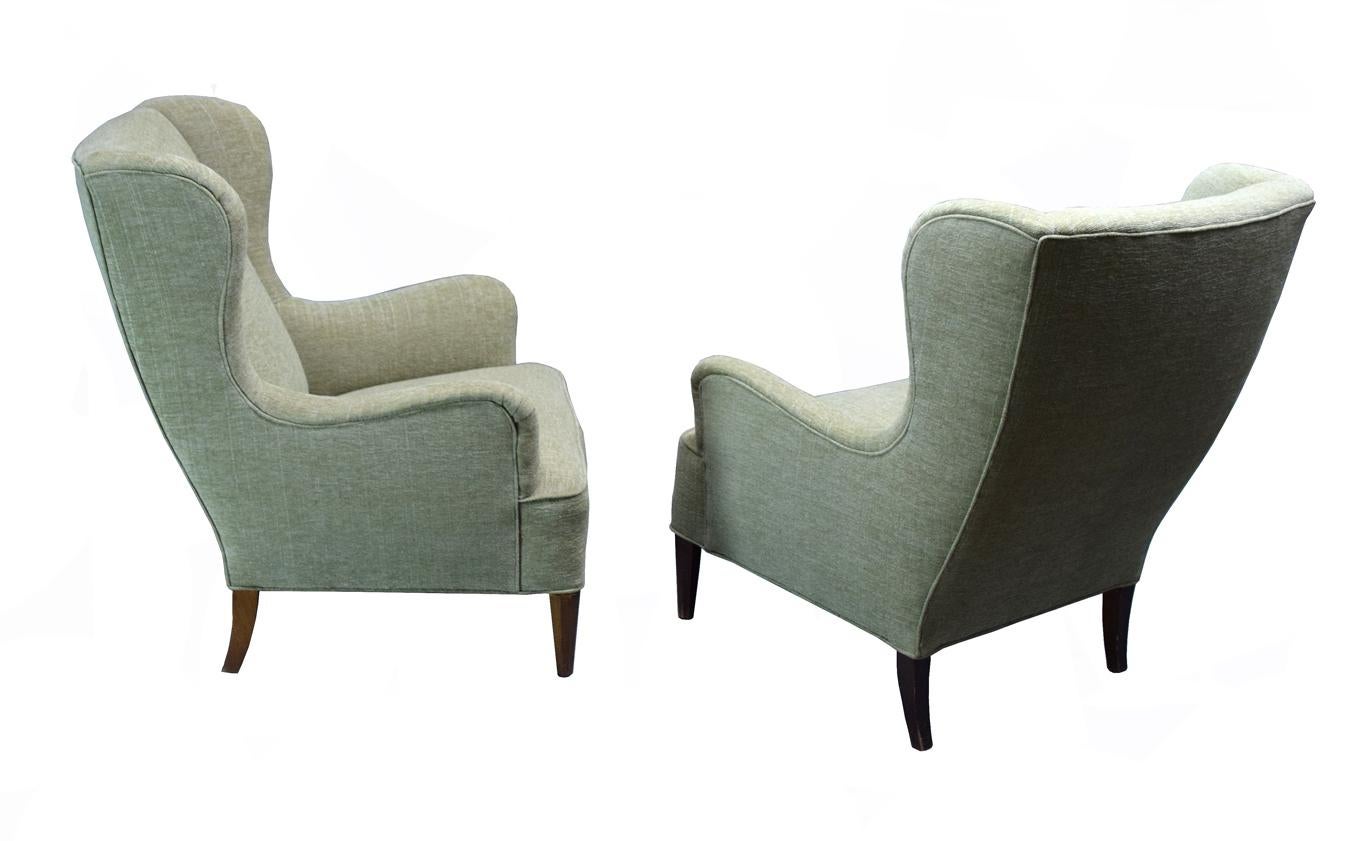 Mid-Century Modern Pair of Frits Henningsen Chairs For Sale