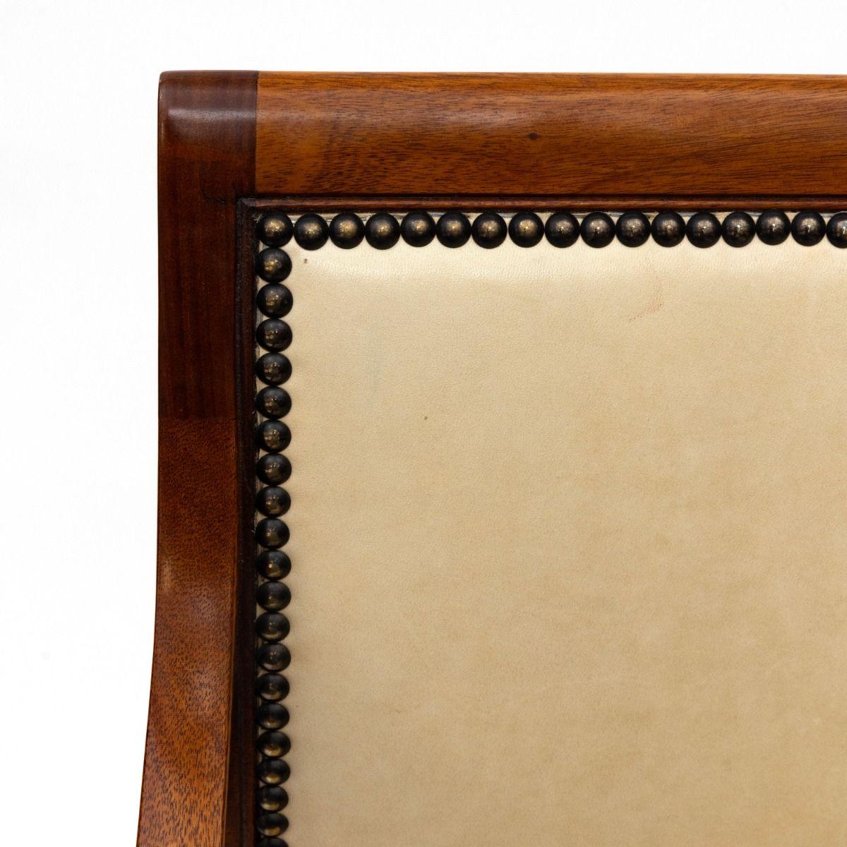 Ottone Coppia di poltrone aperte in mogano e pelle Frits Henningsen, circa 1940 in vendita