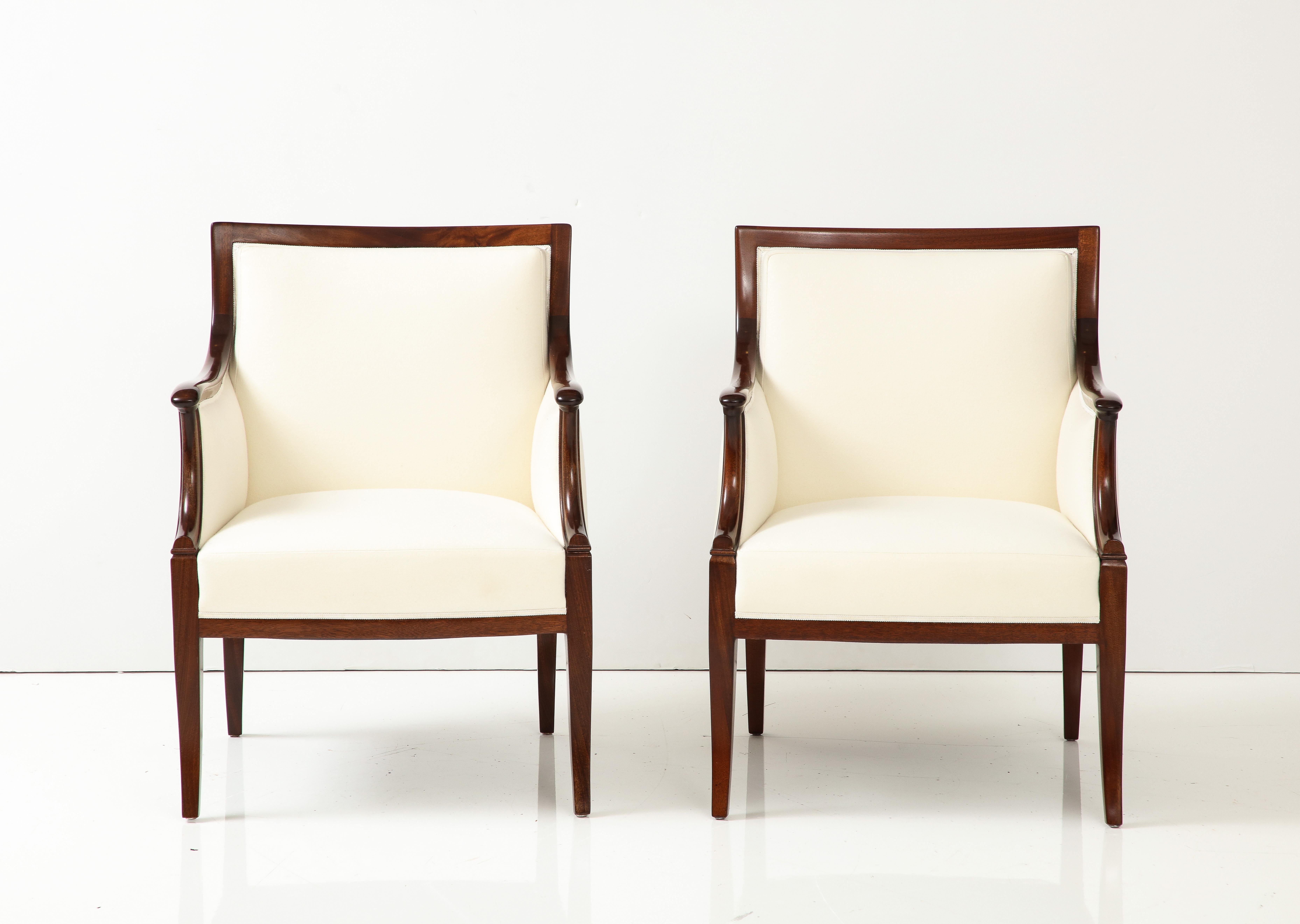 Pair of Danish rich mahogany armchairs by Frits Henningsen, circa 1940, with a slightly curved rectangular backrest, downswept armrests on scrolled supports raised on sabre legs. Fully restored and re-French polished. New wool upholstery.