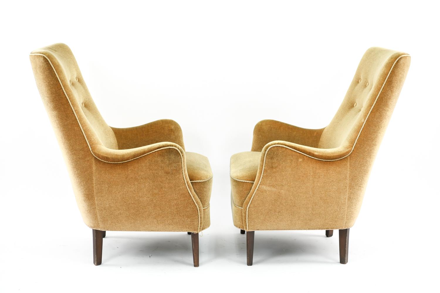 Pair of Frits Henningsen Style Lounge Chairs 3