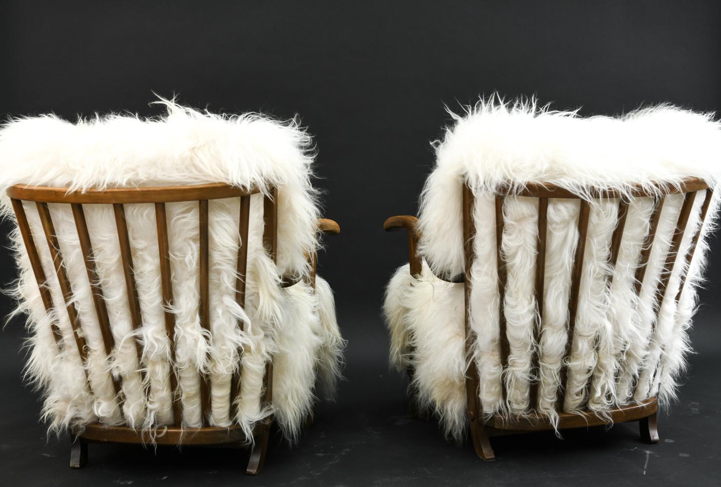Pair of Fritz Hansen 1594 Easy Chairs In Good Condition In Norwalk, CT