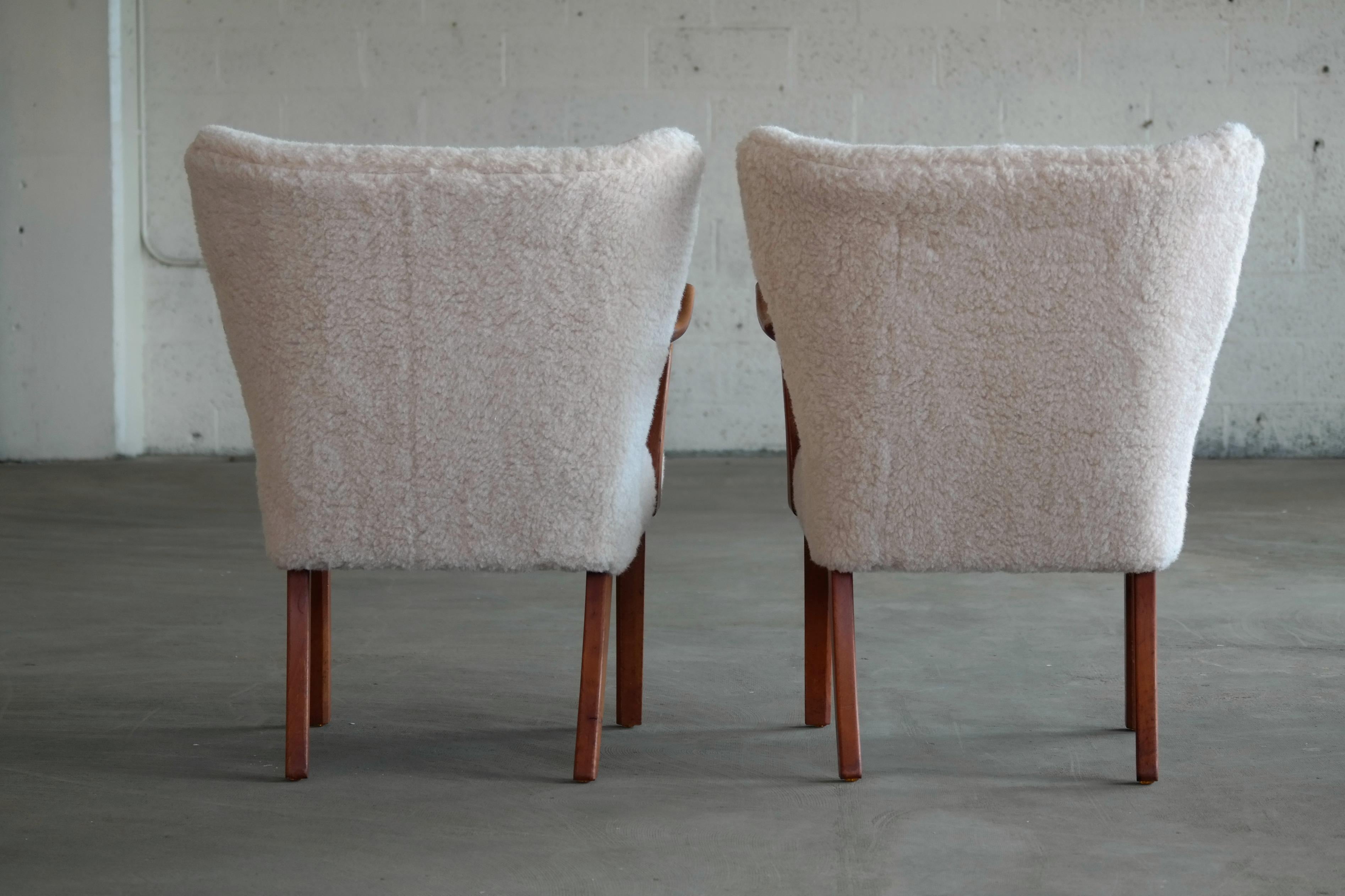 Pair of Fritz Hansen attributed Danish Easy Chairs Covered in Lambswool 1950. 7