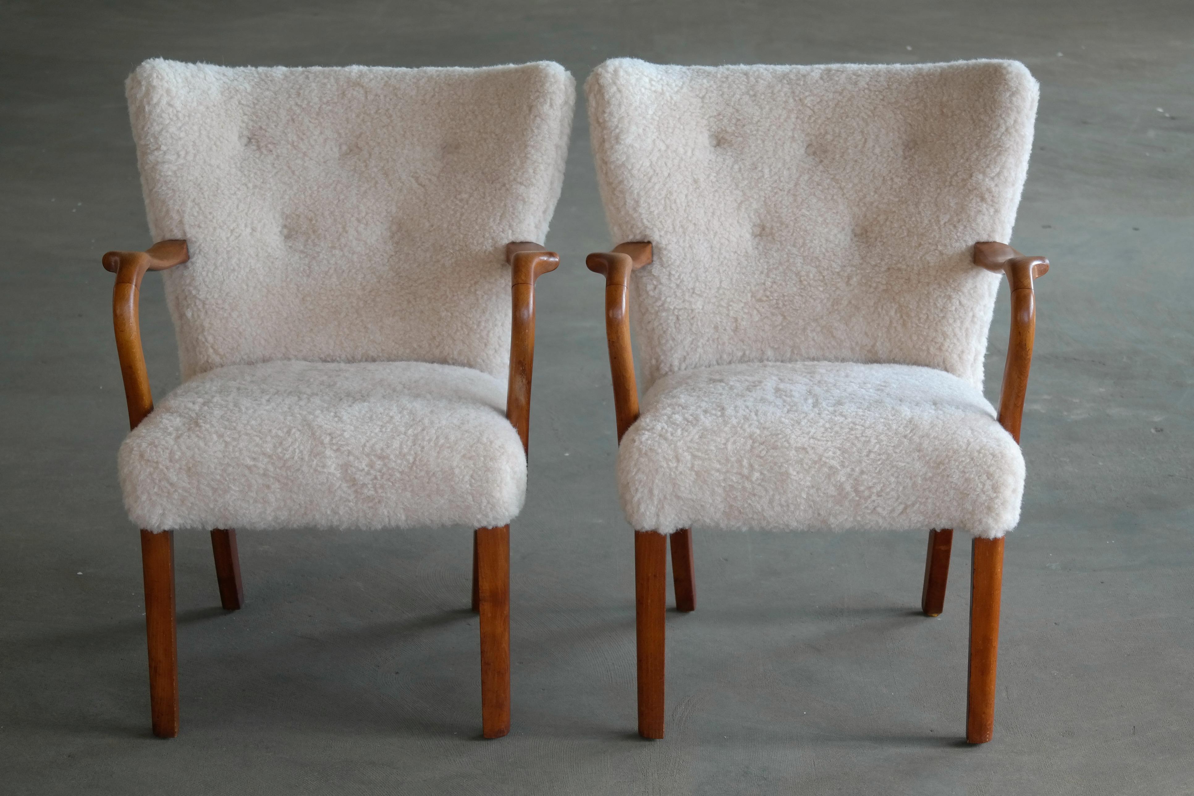 Pair of Fritz Hansen attributed Danish Easy Chairs Covered in Lambswool 1950. 2