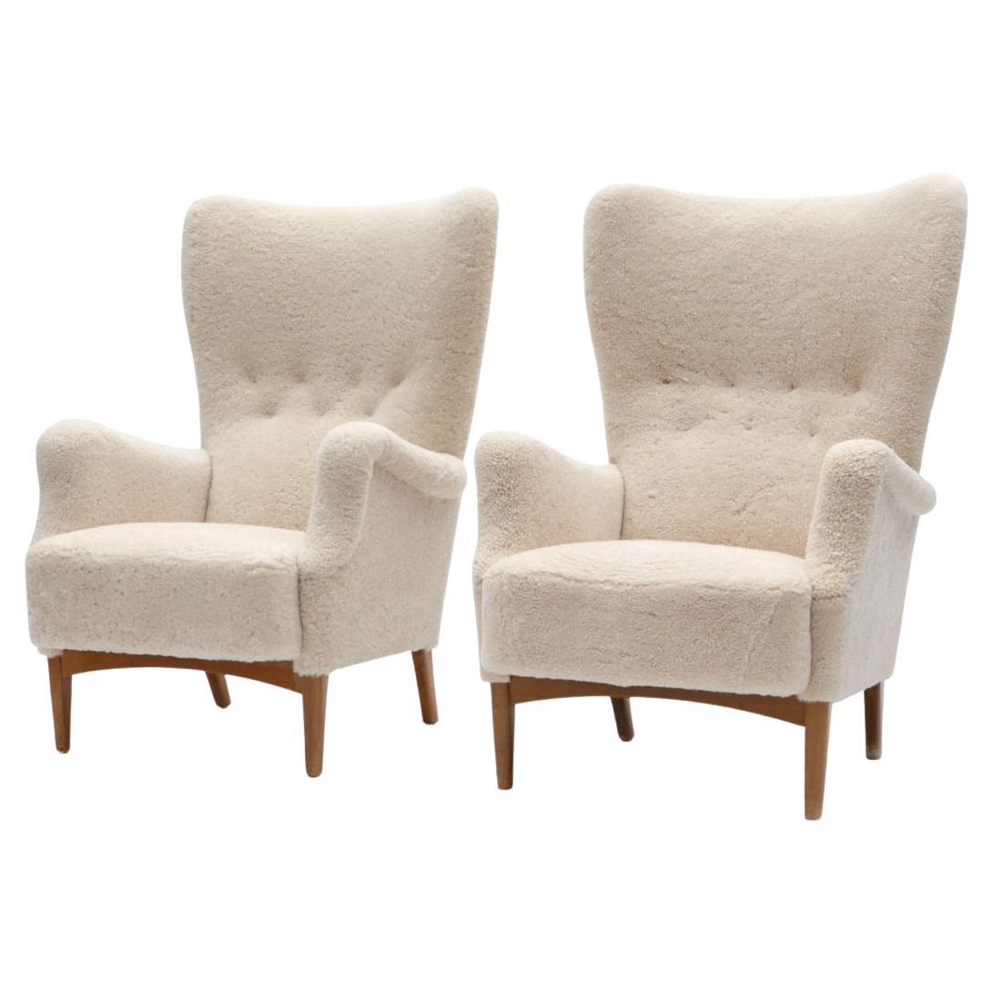 Pair Of Fritz Hansen Design Lounge Chairs For Sale