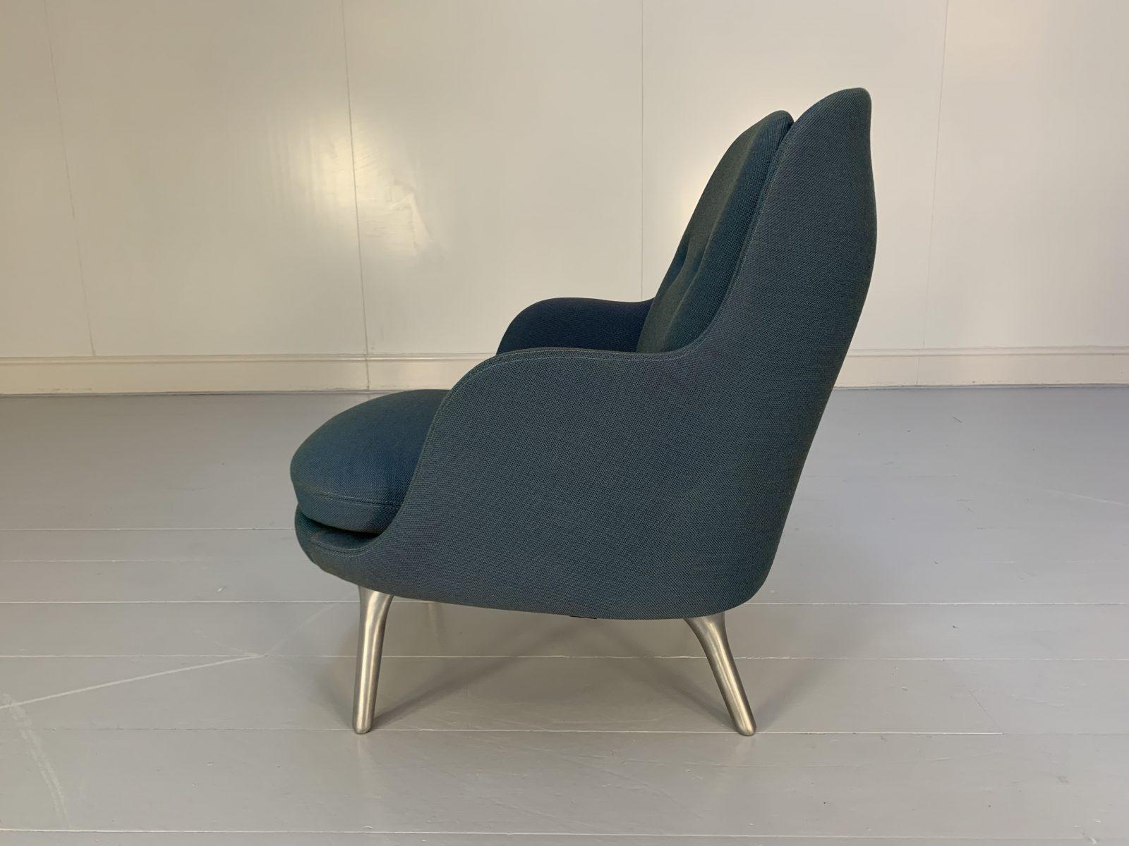 Pair of Fritz Hansen “Fri” Lounge Armchairs in Blue Fabric For Sale 4