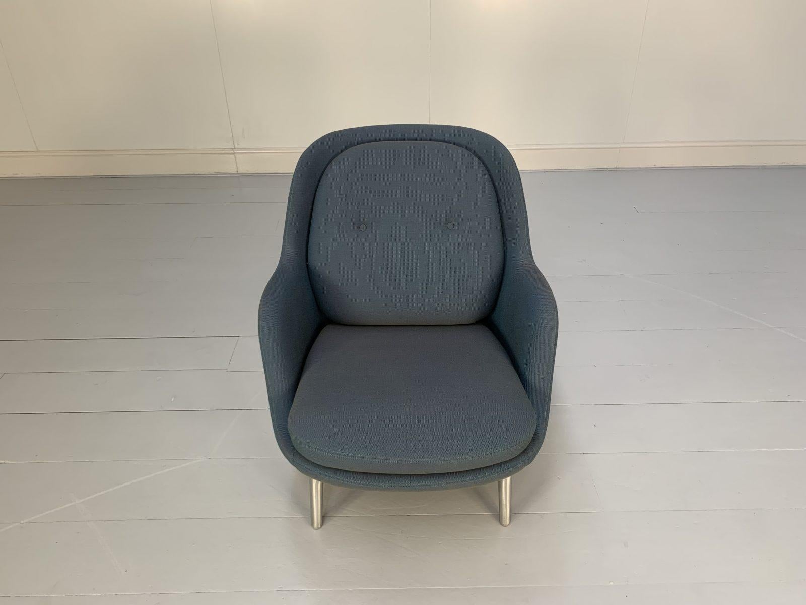 Pair of Fritz Hansen “Fri” Lounge Armchairs in Blue Fabric For Sale 5