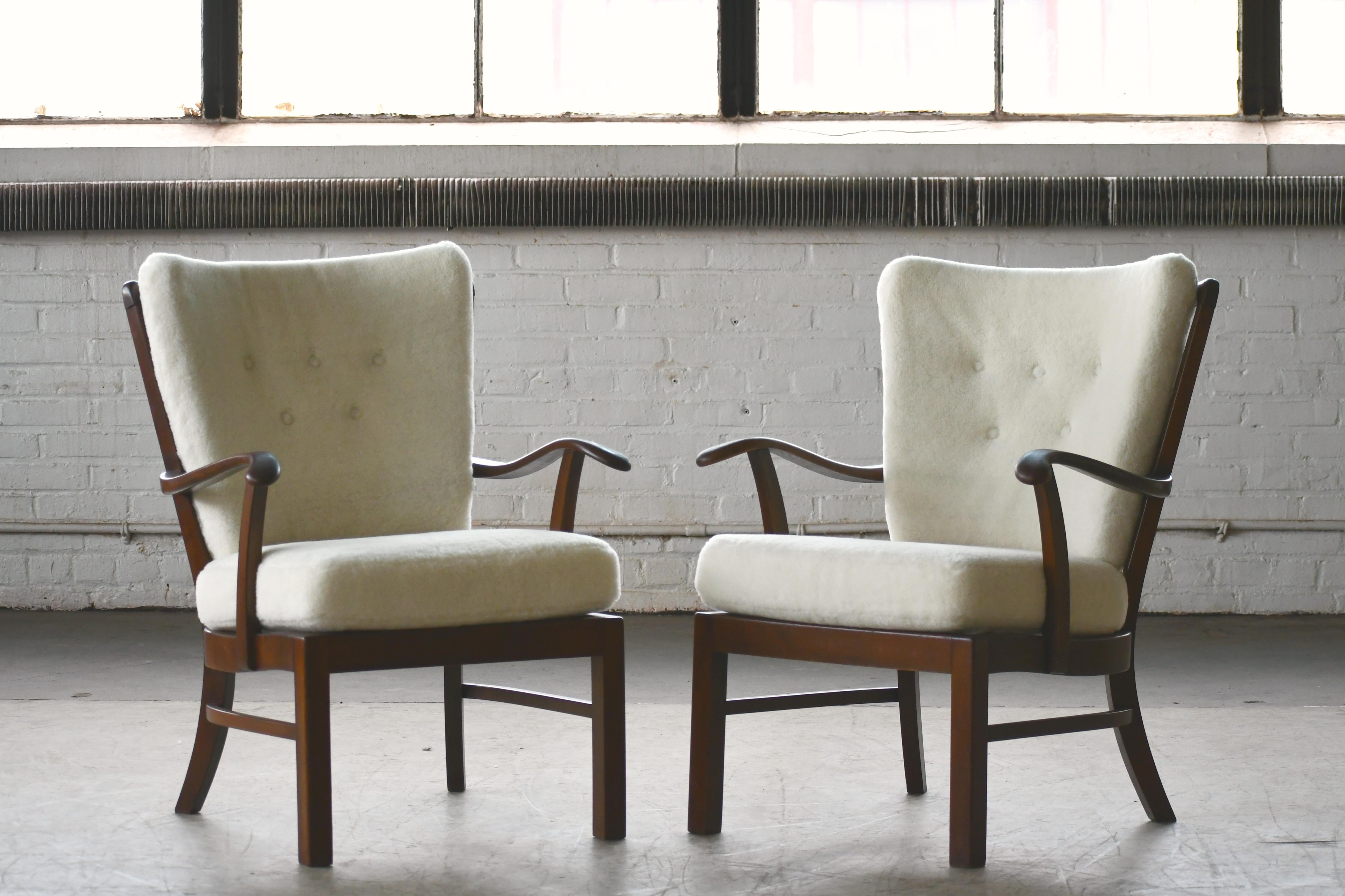 Sculptural and very beautiful 1940s pair of Model 1628 lounge chairs open arm lounge chair with spindle back. Made from stained lacquered beech wood by Master furniture maker Fritz Hansen in the 1940s. The wood frame have been gently refinished