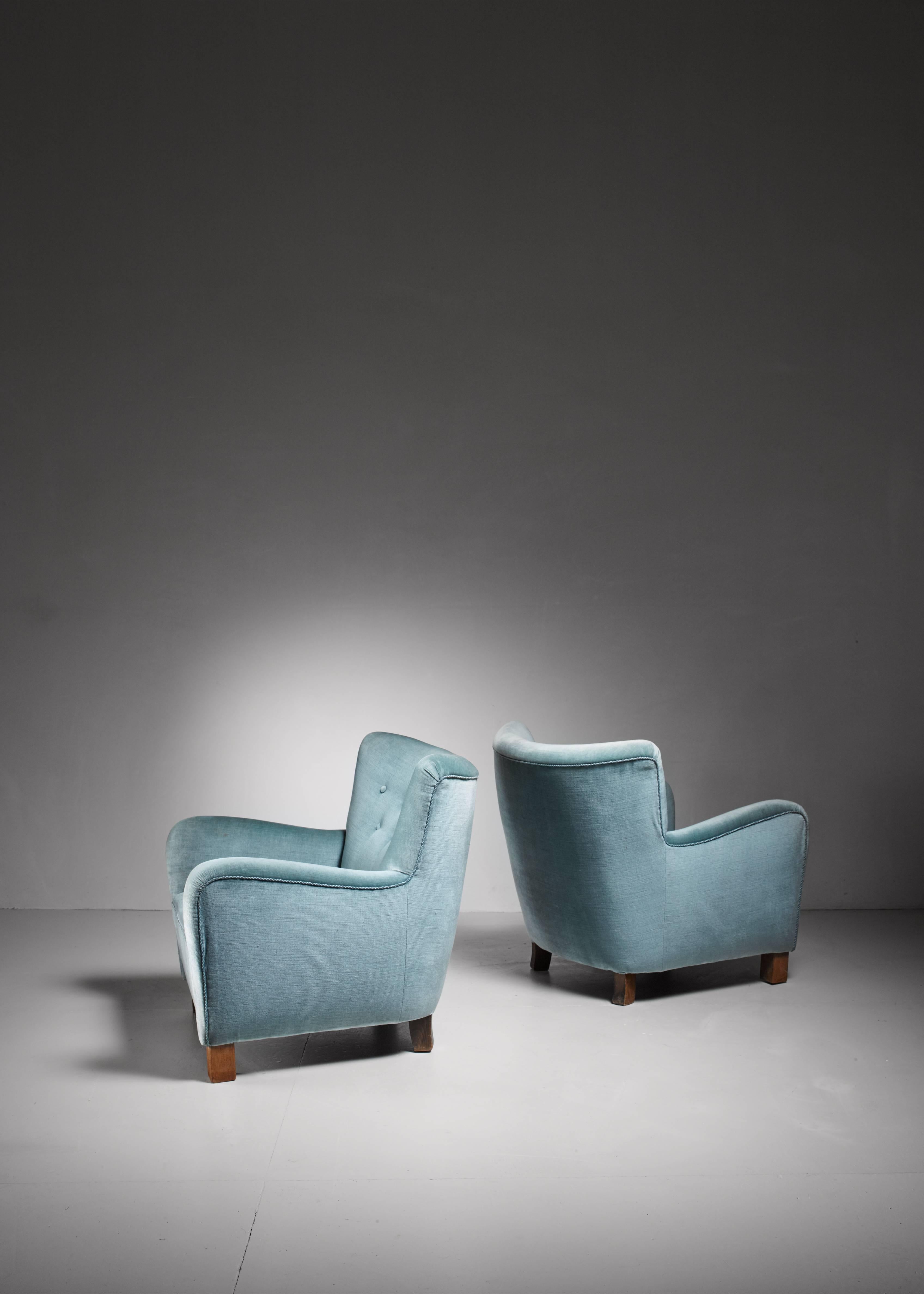 Scandinavian Modern Pair of Fritz Hansen Lounge Chairs, Denmark, 1940s For Sale