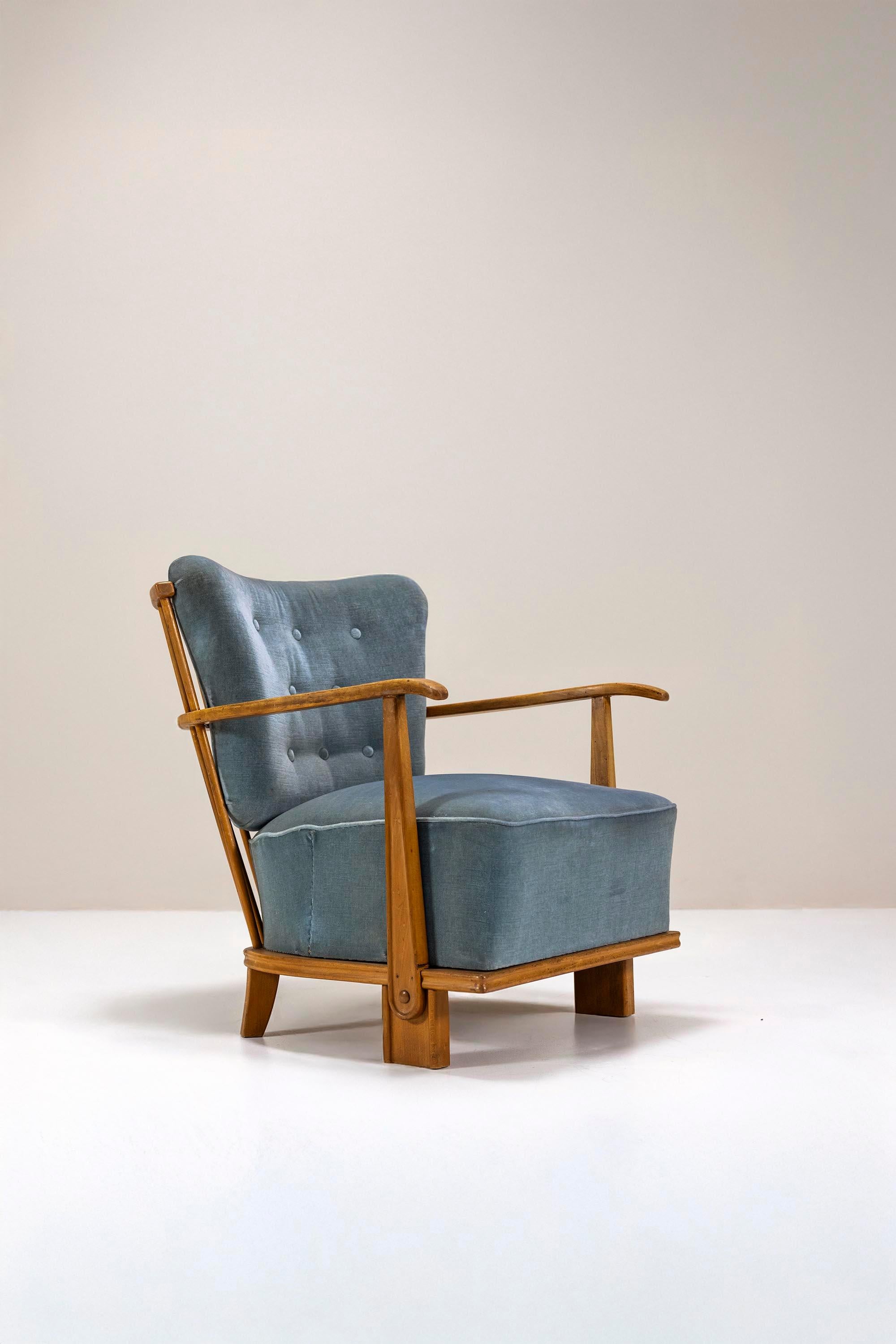Pair of Fritz Hansen Model 1590 Lounge Chairs, Denmark 1940s For Sale 4