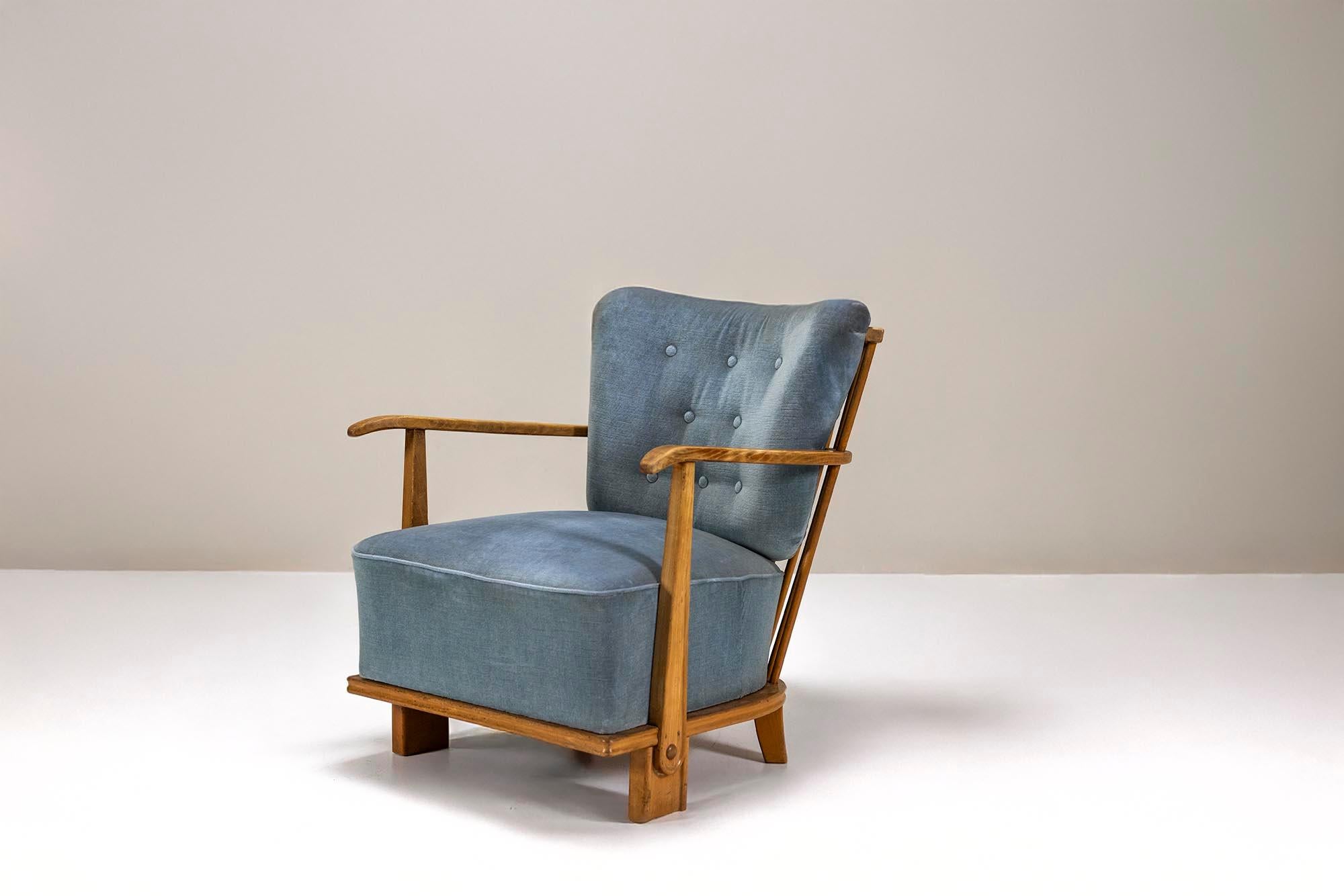 Pair of Fritz Hansen Model 1590 Lounge Chairs, Denmark 1940s For Sale 1