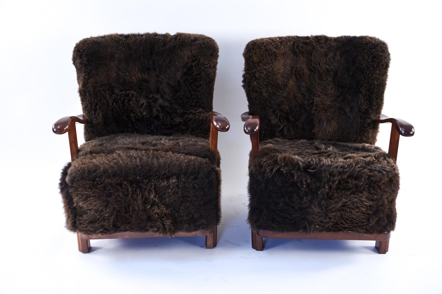 Mid-Century Modern Pair of Fritz Hansen Model 1594 Lounge Chairs in Lamb's Wool