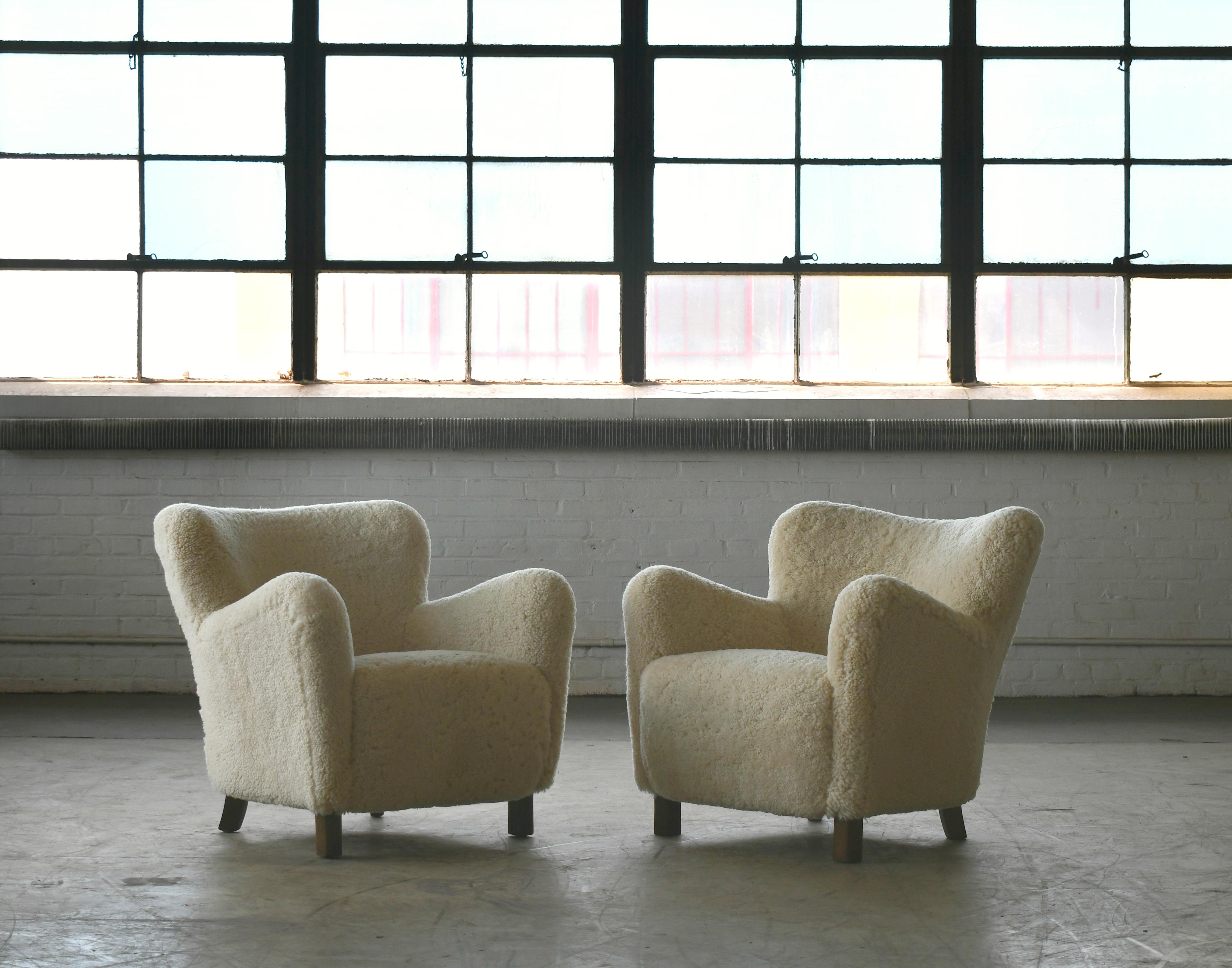Mid-Century Modern Pair of Fritz Hansen Model 1669 Lounge Chairs in Sheepskin Shearling, 1940s