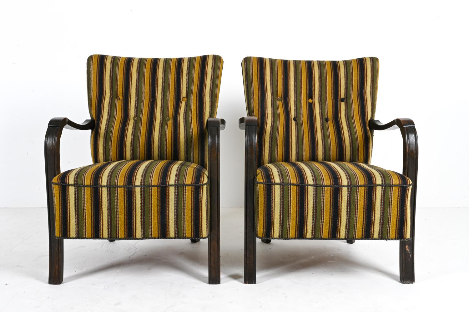Paire de fauteuils en bois de hêtre de style Fritz Hansen, vers les années 1940 Bon état - En vente à Norwalk, CT