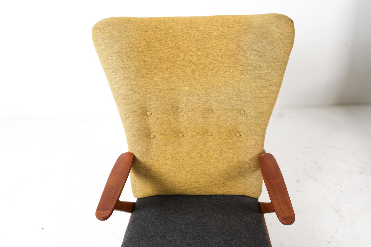 Pair of Fritz Hansen Style Danish Teak Lounge Chairs, Circa 1960s For Sale 3