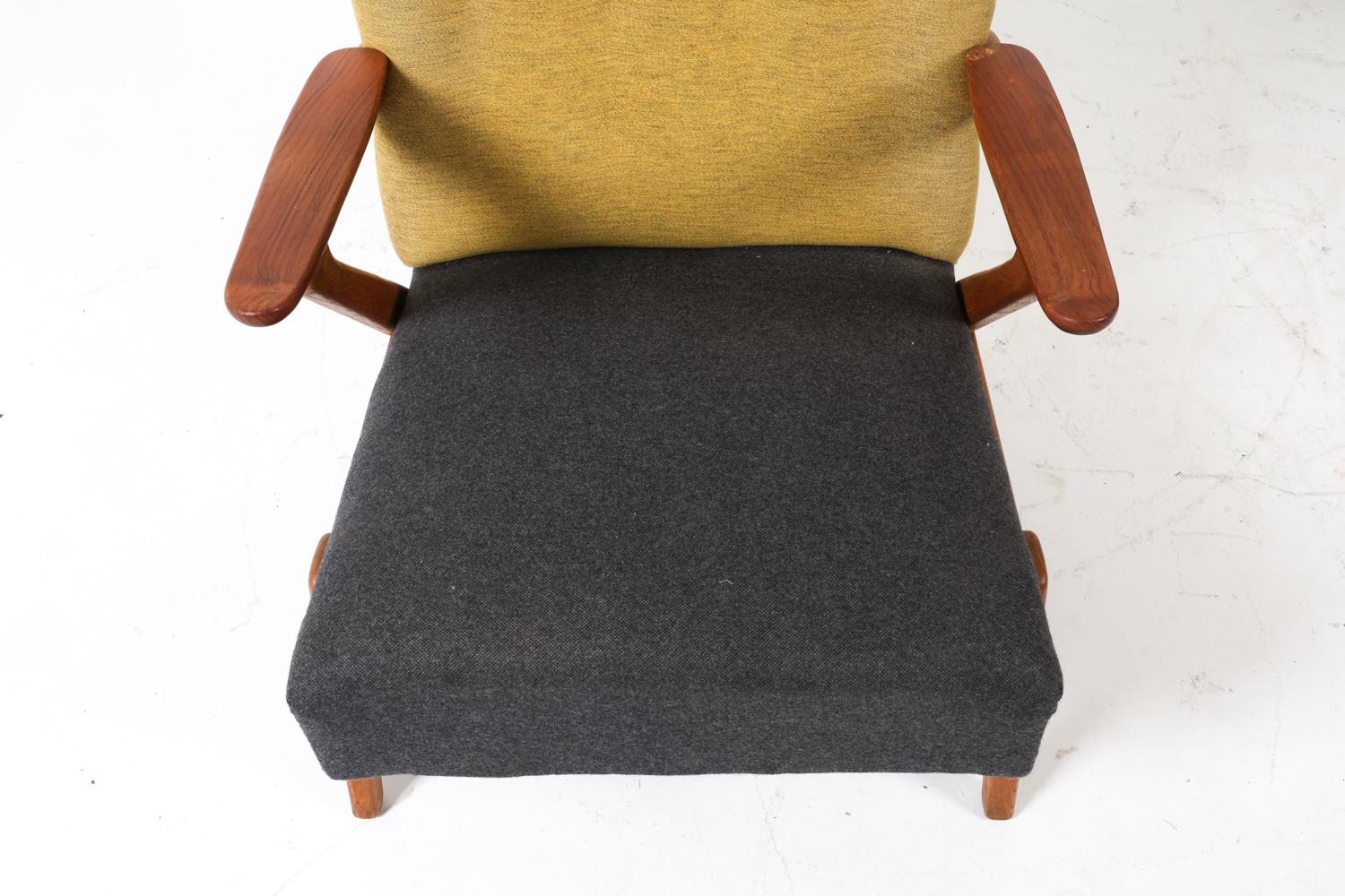 Pair of Fritz Hansen Style Danish Teak Lounge Chairs, Circa 1960s For Sale 4