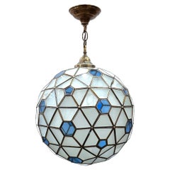 Paire de lanternes en verre dépoli et bleu, vendues individuellement