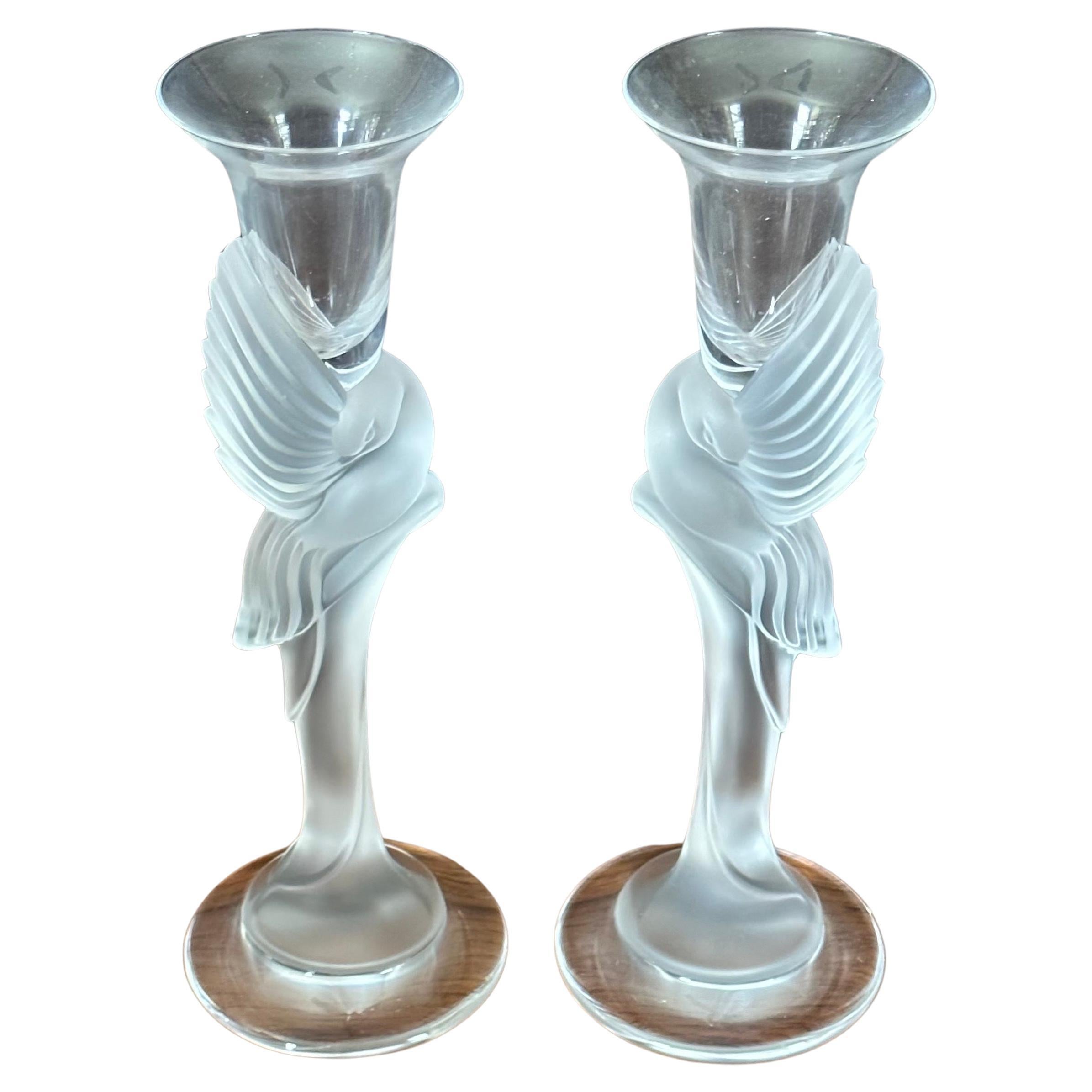 A stunning pair of frosted crystal snow dove candlesticks by Igor Carl for The House of Faberge, circa 1980s. The candlesticks are in very good condition with no chips or cracks and measure approximately 3.125